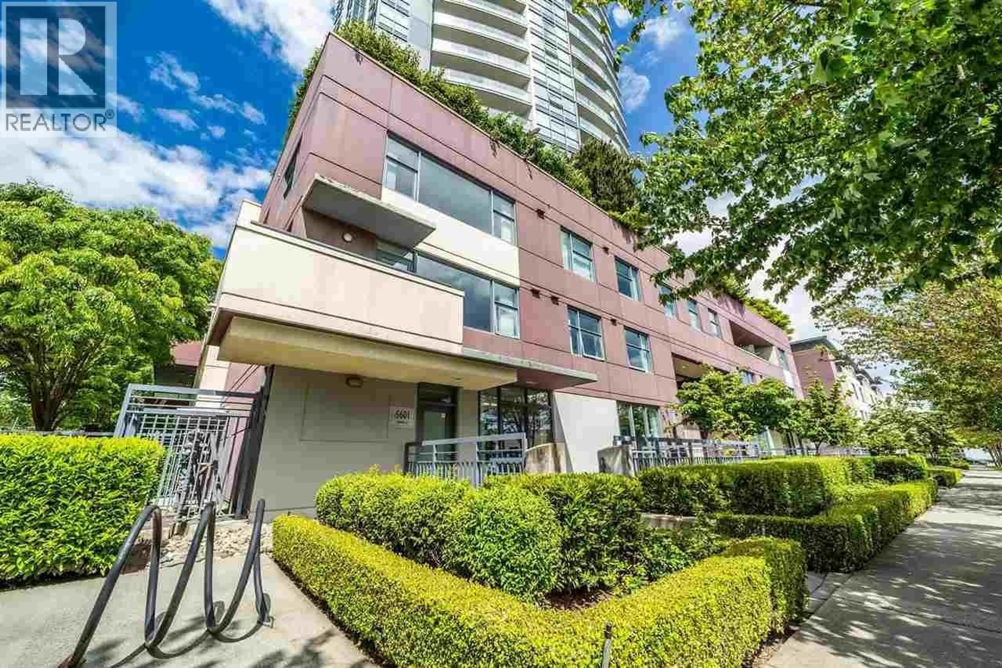 Patio, street for 107 - 5601 GORING STREET, Burnaby British Columbia V5B0A3