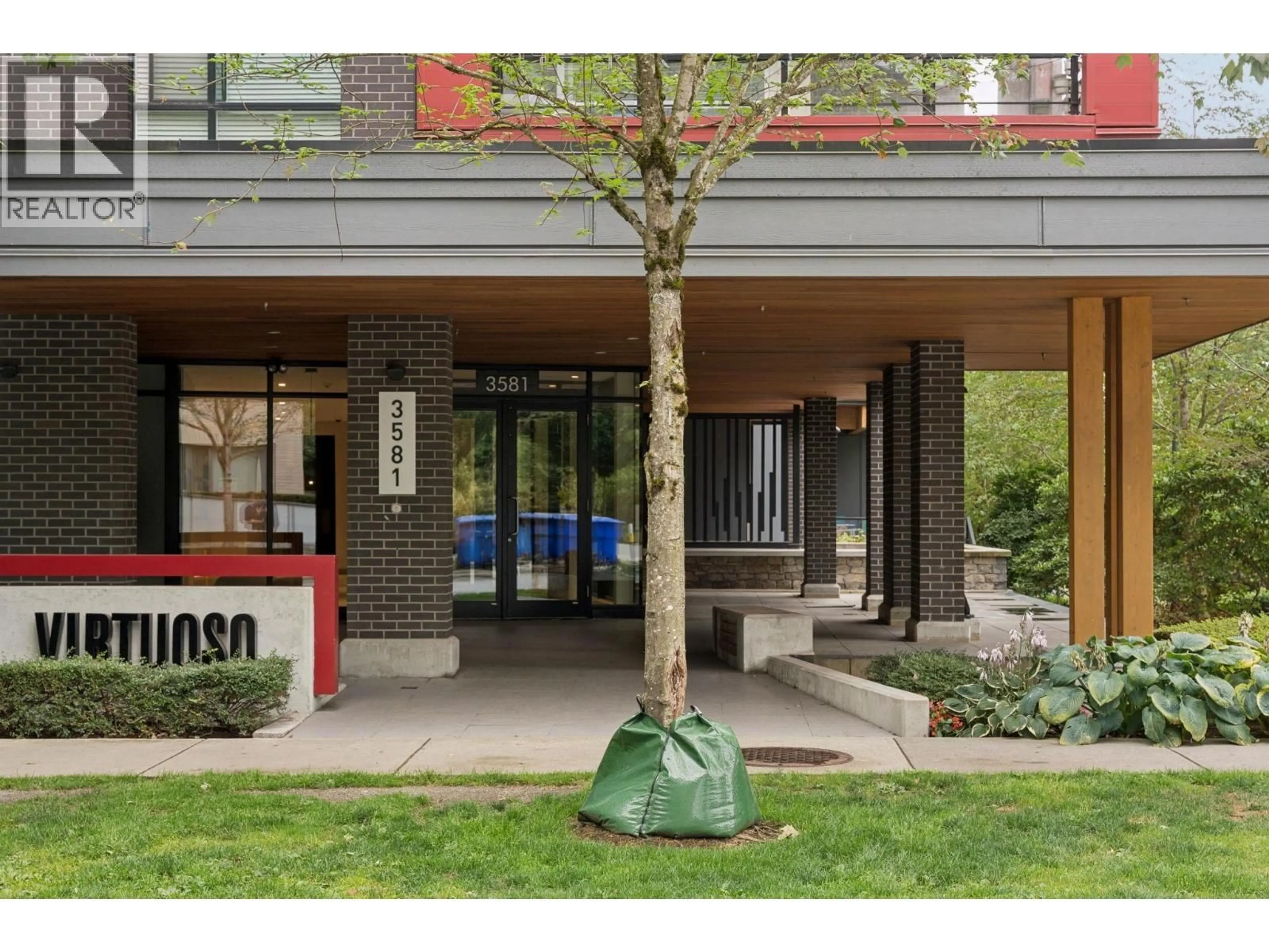 Indoor foyer for 418 - 3581 ROSS DRIVE, Vancouver British Columbia V6S0K5