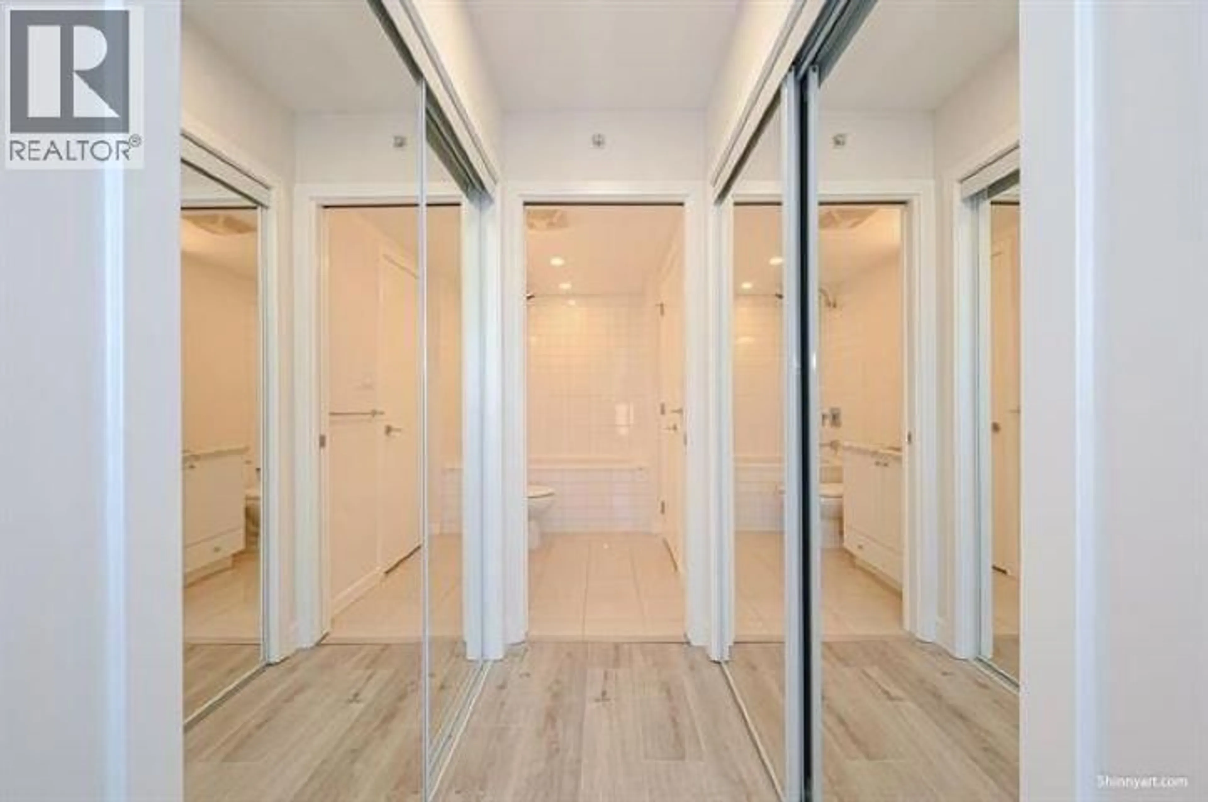 Indoor foyer for 708 - 2982 BURLINGTON DRIVE, Coquitlam British Columbia V3B0B3
