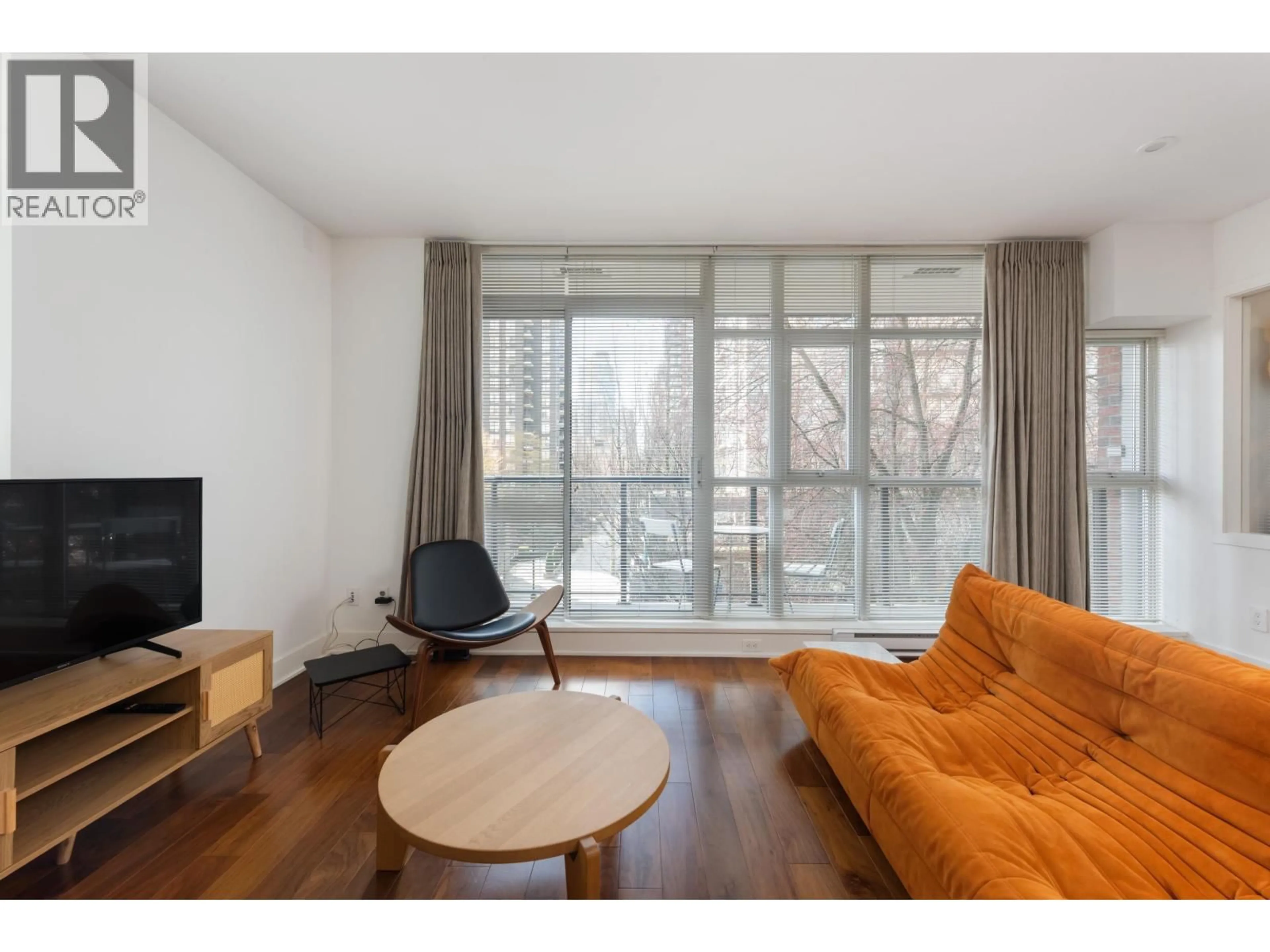 Living room with furniture, wood/laminate floor for 303 - 988 RICHARDS STREET, Vancouver British Columbia V6B8R2