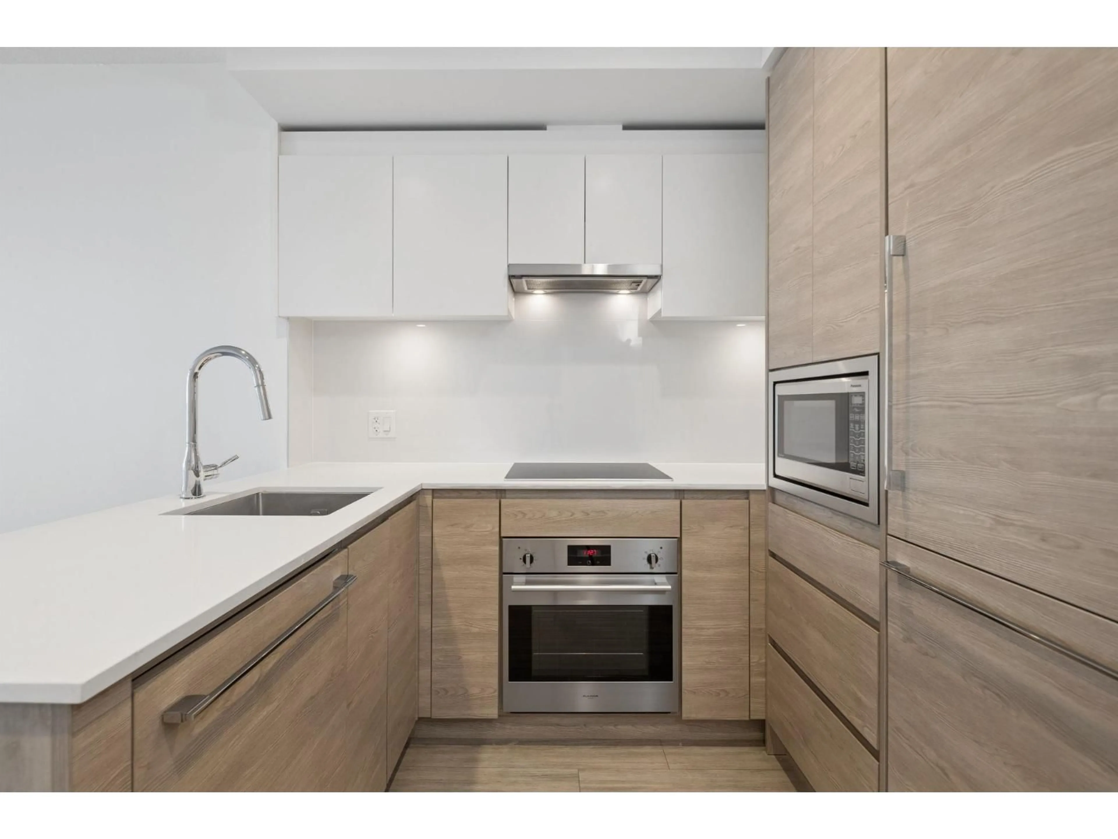 Standard kitchen, wood/laminate floor for 1805 - 13615 FRASER HIGHWAY, Surrey British Columbia V3T0P7