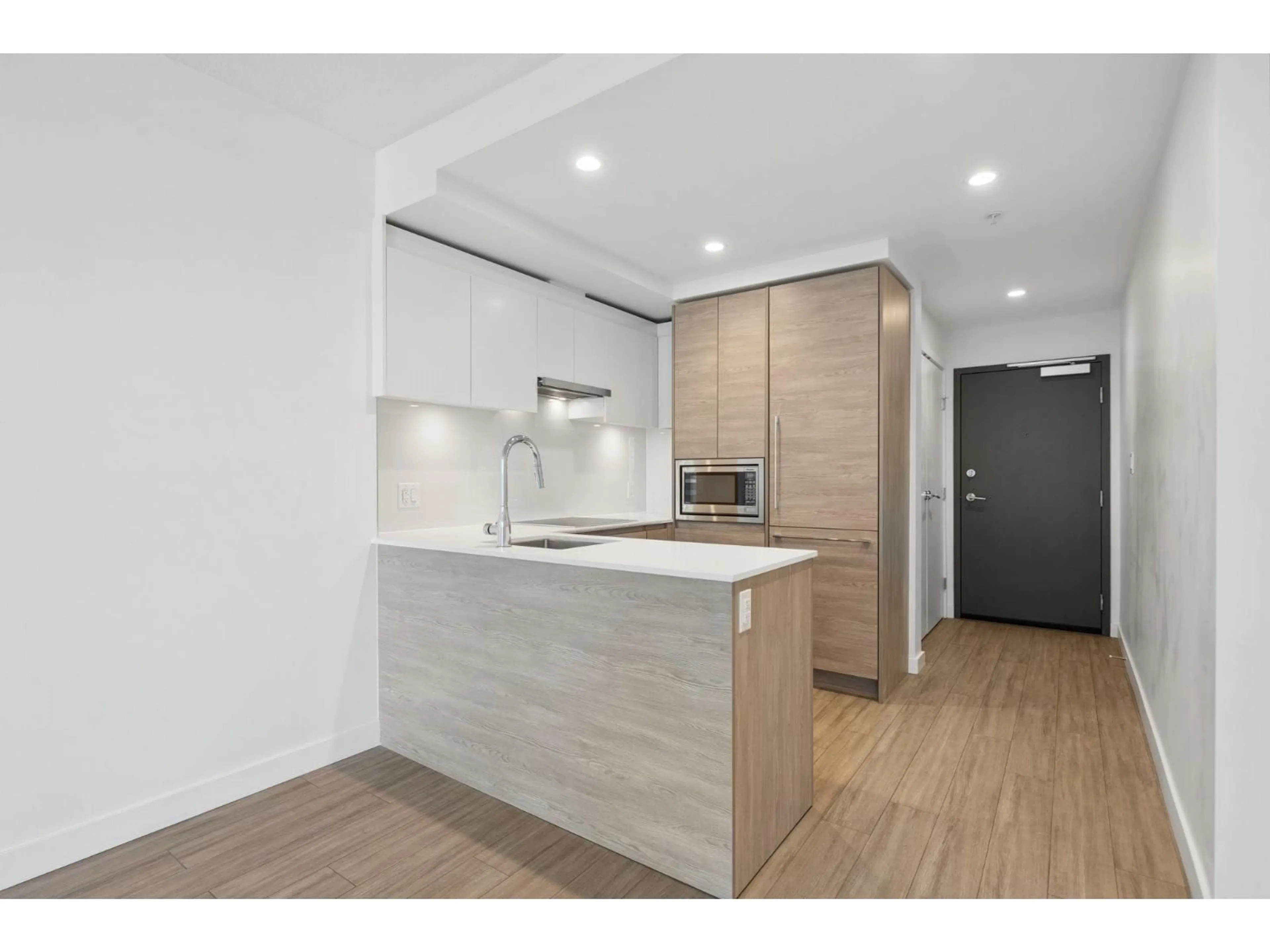 Standard kitchen, wood/laminate floor for 1805 - 13615 FRASER HIGHWAY, Surrey British Columbia V3T0P7