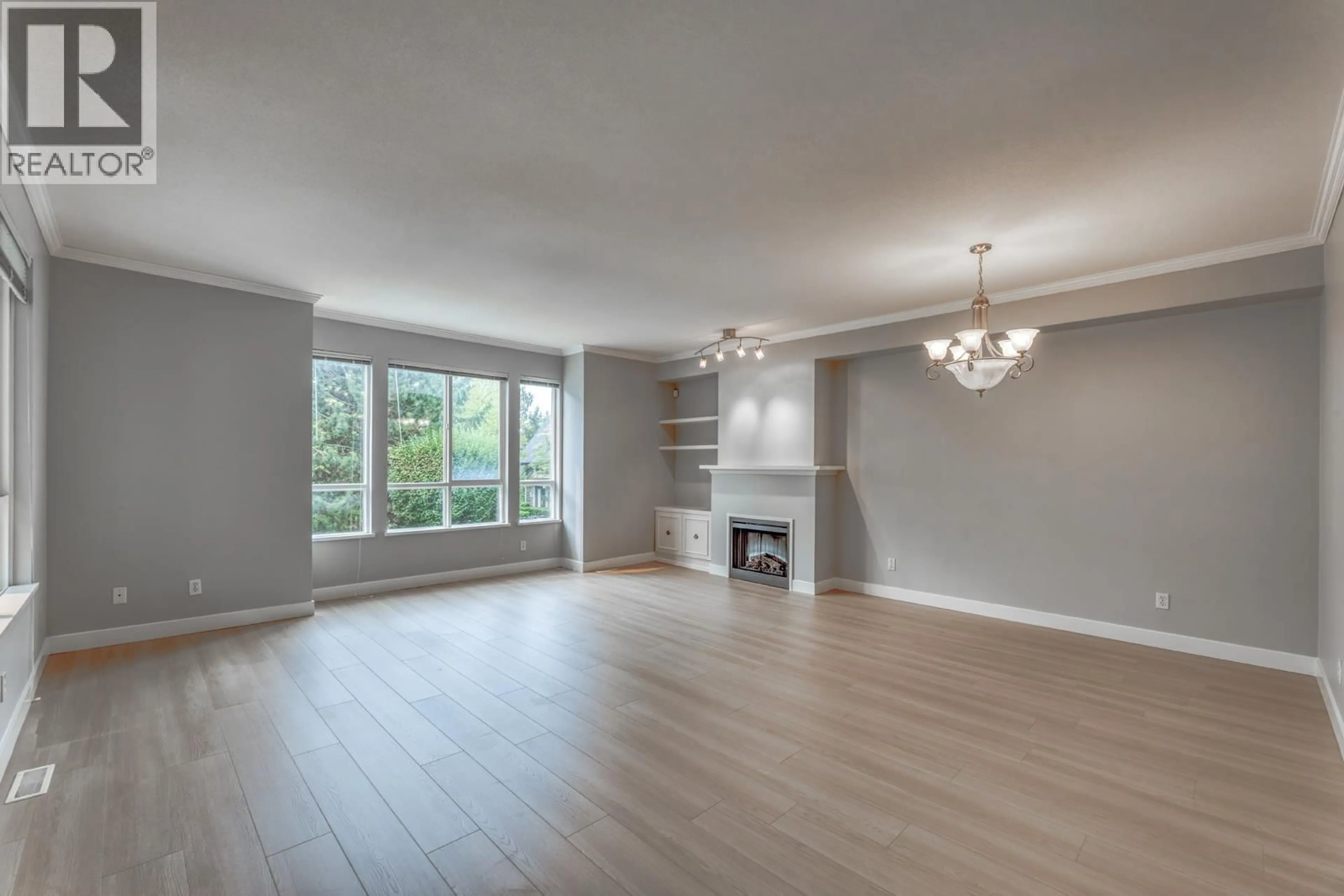 Living room with furniture, wood/laminate floor for 17 - 9133 SILL AVENUE, Richmond British Columbia V6Y4H6