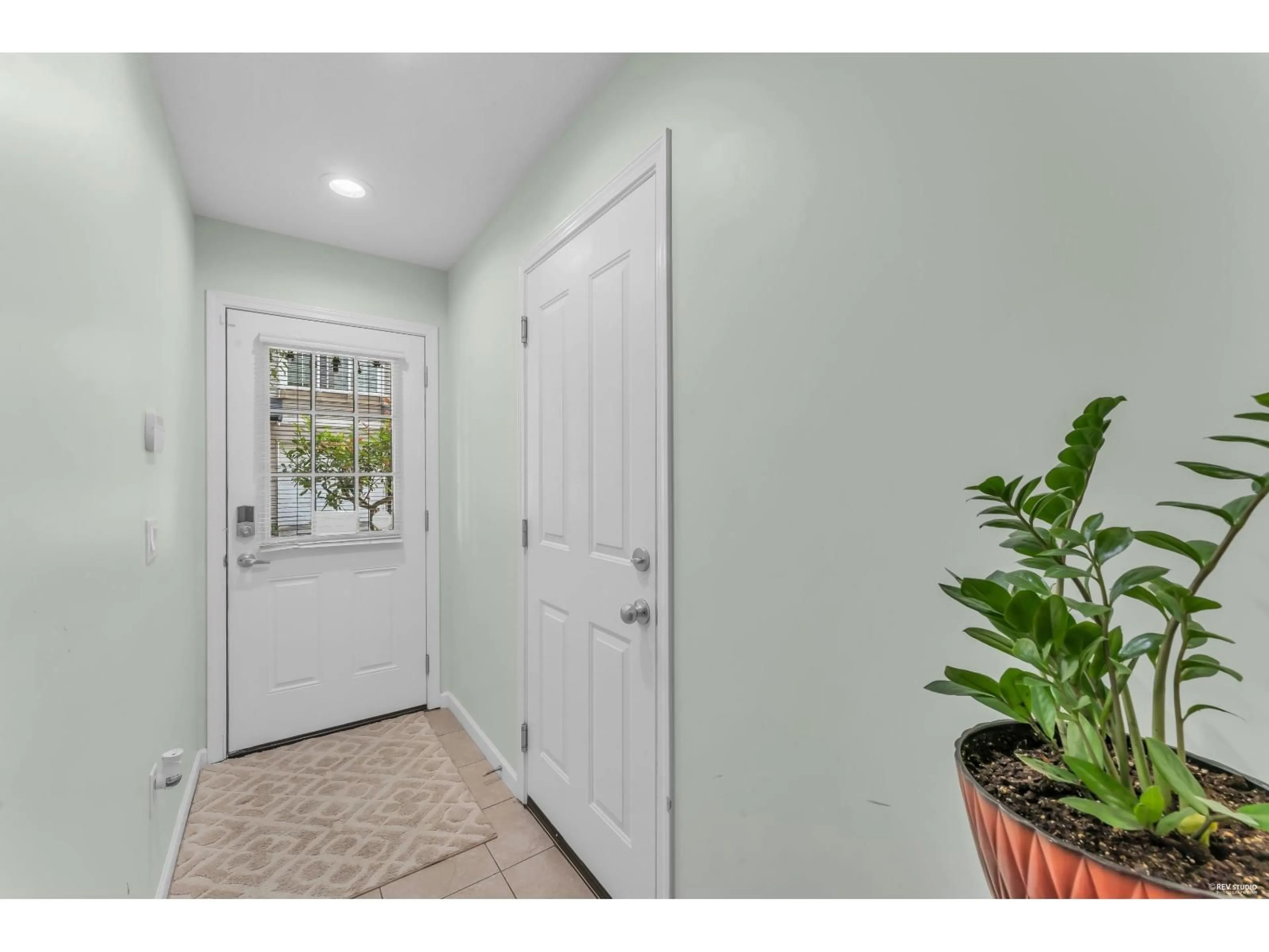 Indoor entryway for 30 - 12778 66 AVENUE, Surrey British Columbia V3W1K9