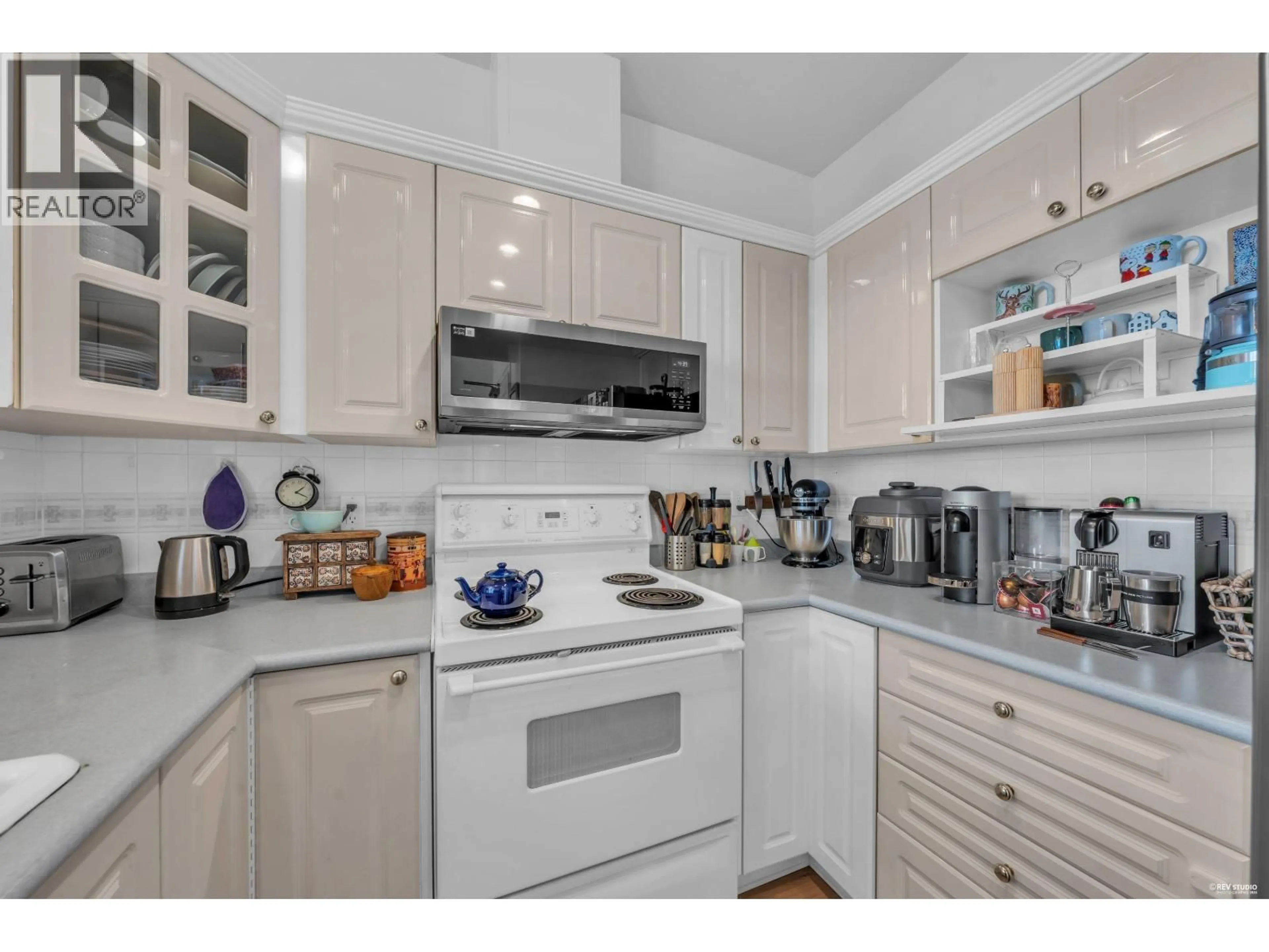 Standard kitchen, ceramic/tile floor for 802 - 160 KEITH ROAD, North Vancouver British Columbia V7M3M2
