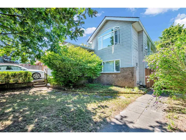 18136 CLAYTONWOOD CRESCENT, Surrey 2