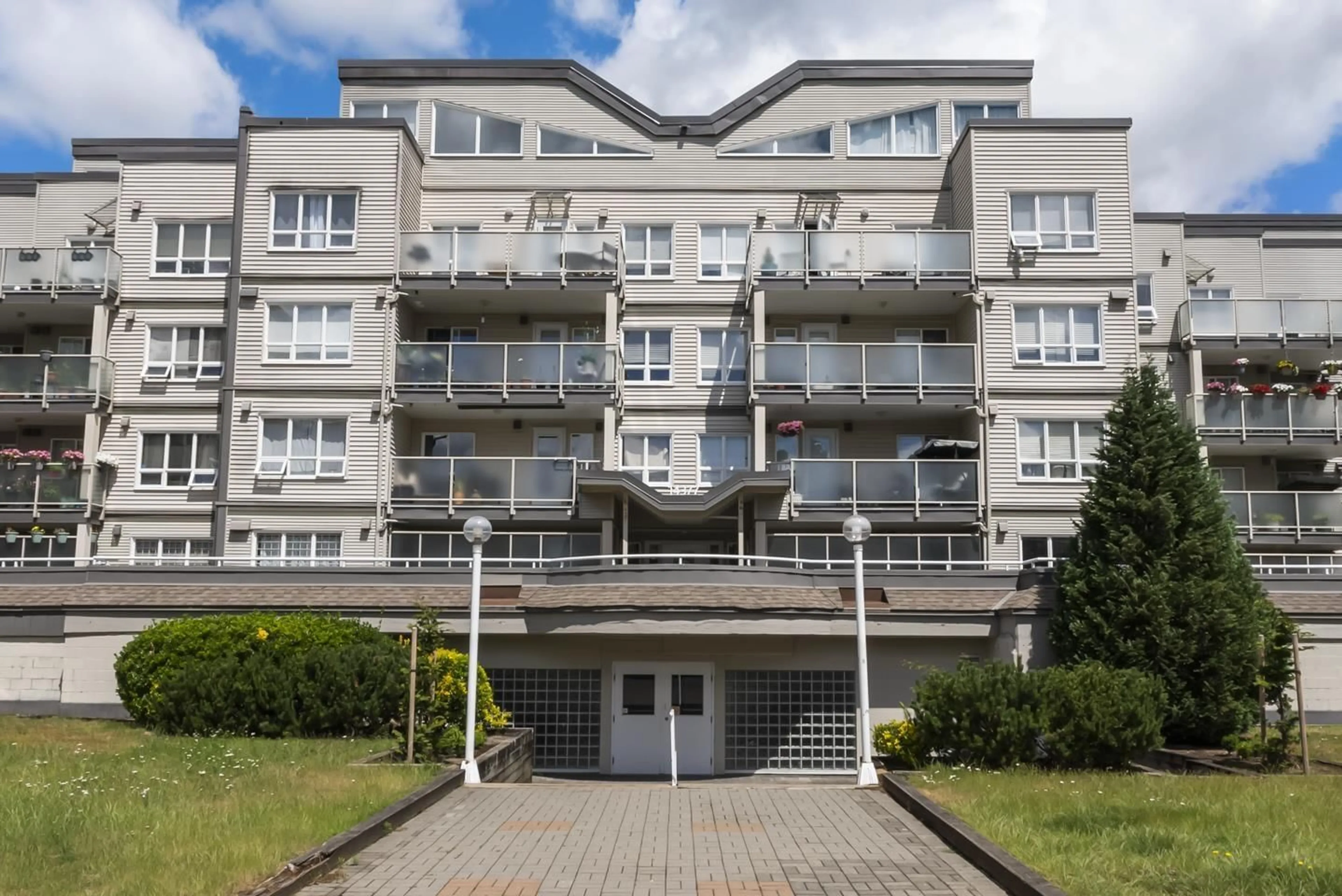 Balcony in the apartment, building for 310 - 14377 103 AVENUE, Surrey British Columbia V3T5V5