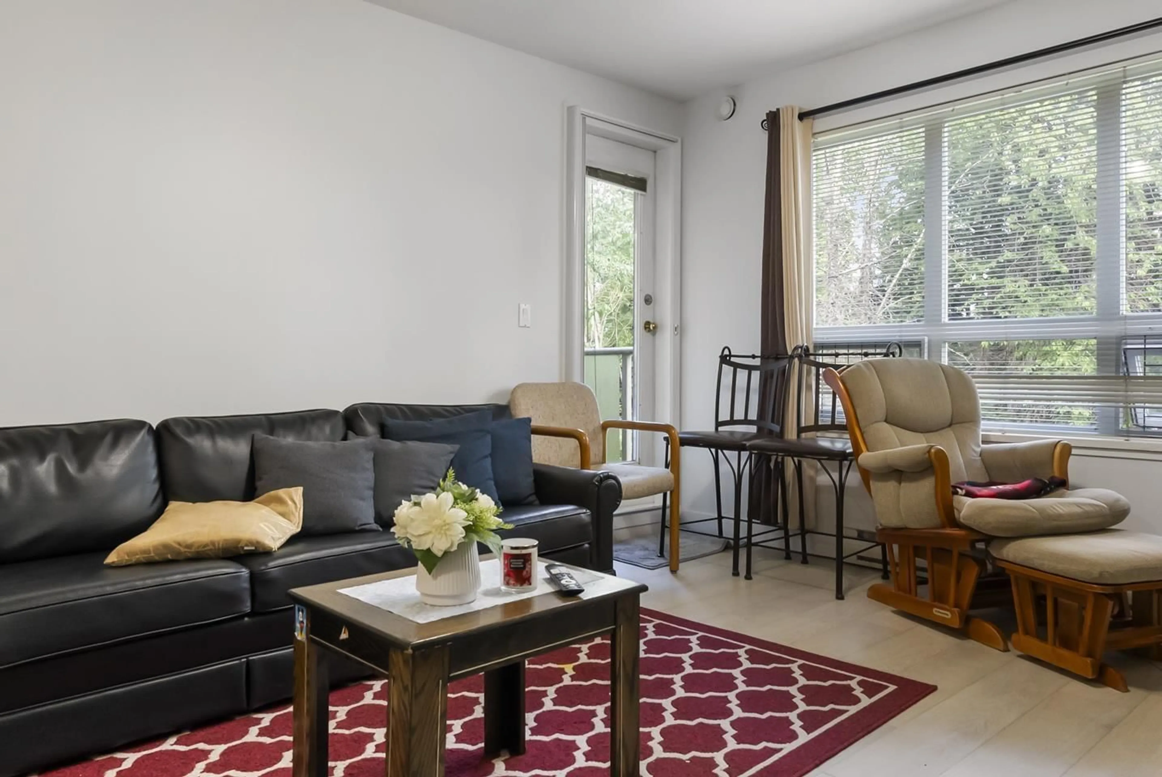 Living room with furniture, unknown for 310 - 14377 103 AVENUE, Surrey British Columbia V3T5V5