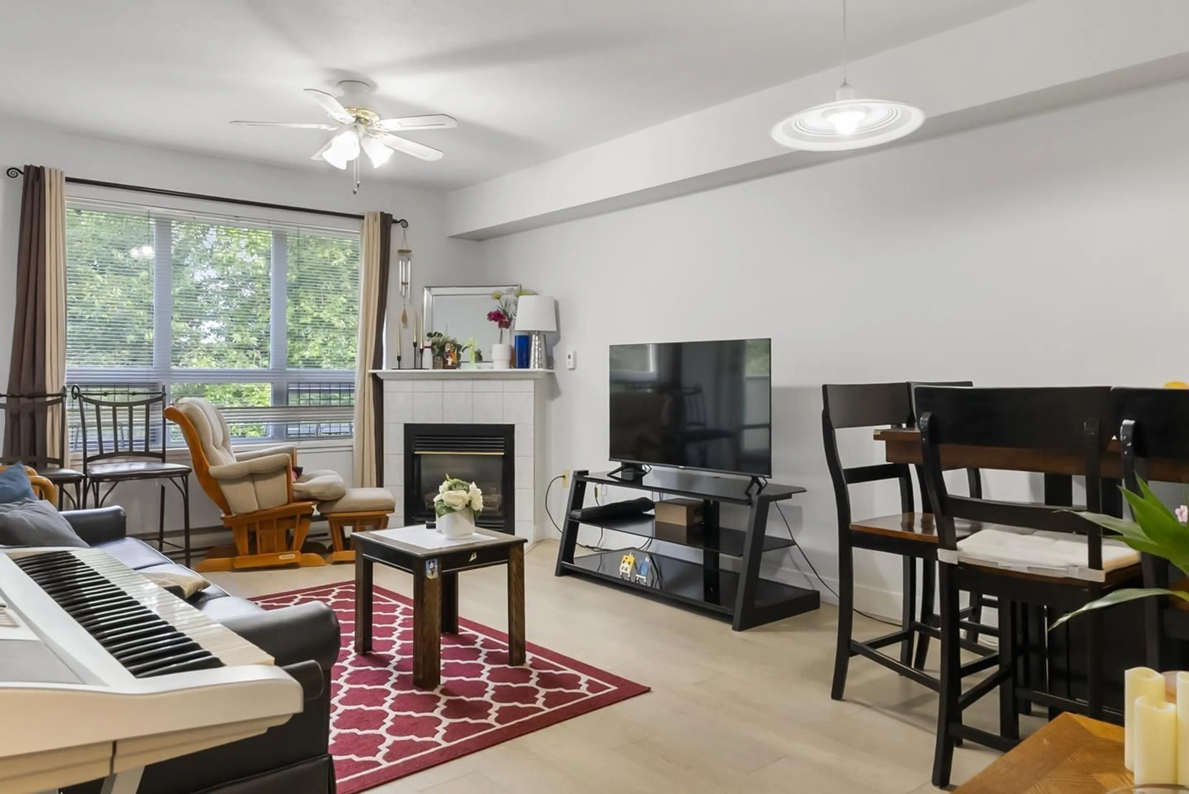 Living room with furniture, wood/laminate floor for 310 - 14377 103 AVENUE, Surrey British Columbia V3T5V5