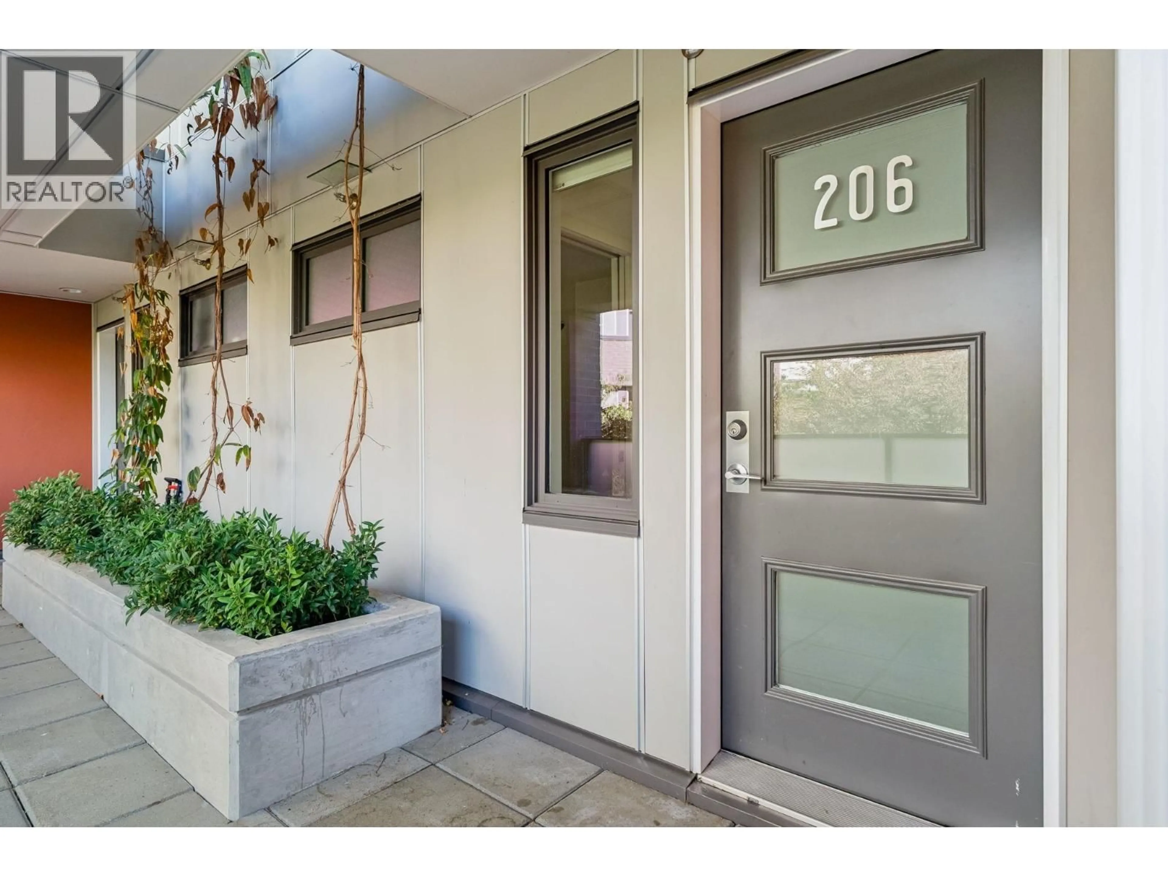 Indoor entryway for 206 - 3456 COMMERCIAL STREET, Vancouver British Columbia V5N4E9