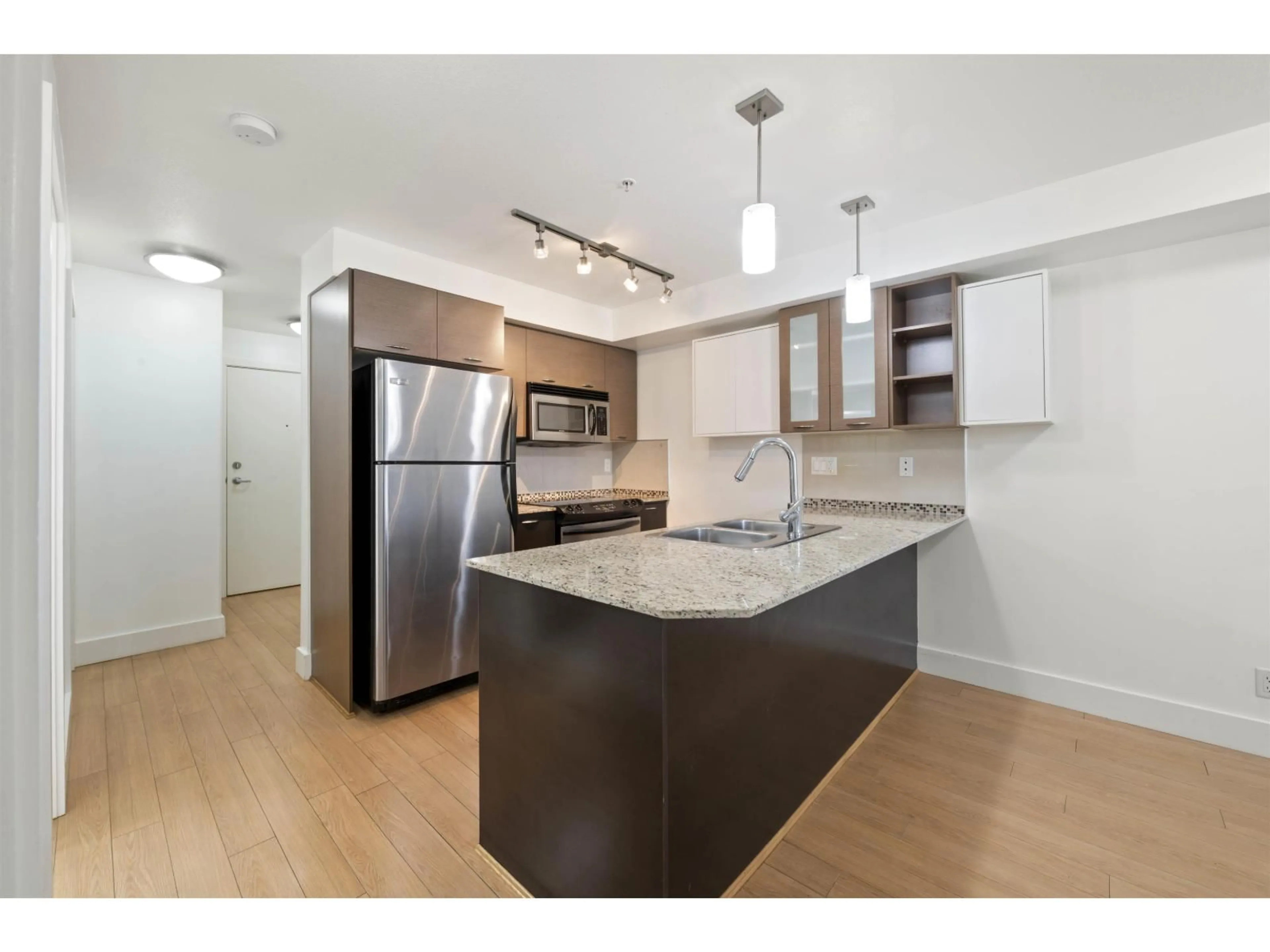 Standard kitchen, unknown for 229 - 2233 MCKENZIE ROAD, Abbotsford British Columbia V2S4A1