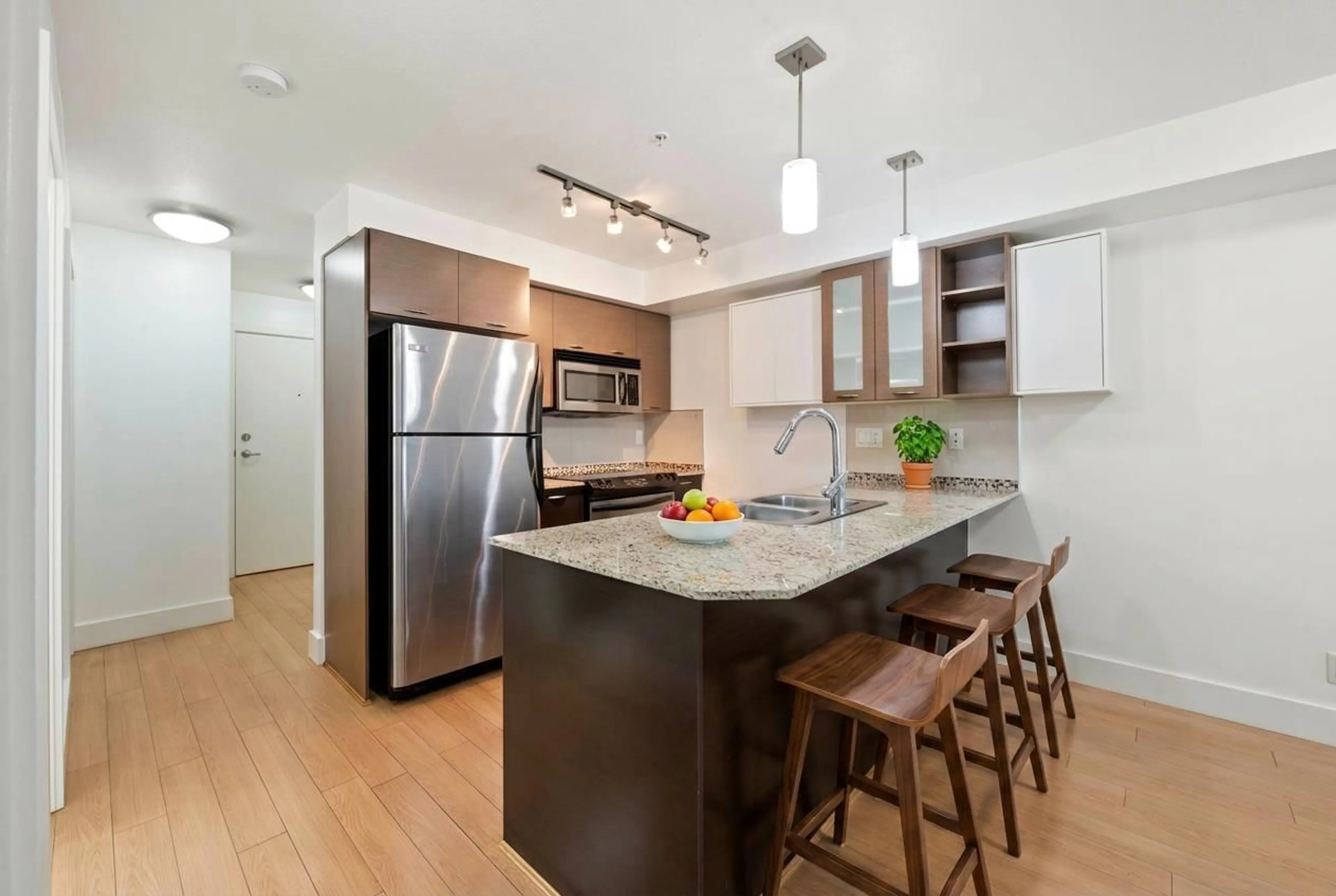 Open concept kitchen, unknown for 229 - 2233 MCKENZIE ROAD, Abbotsford British Columbia V2S4A1