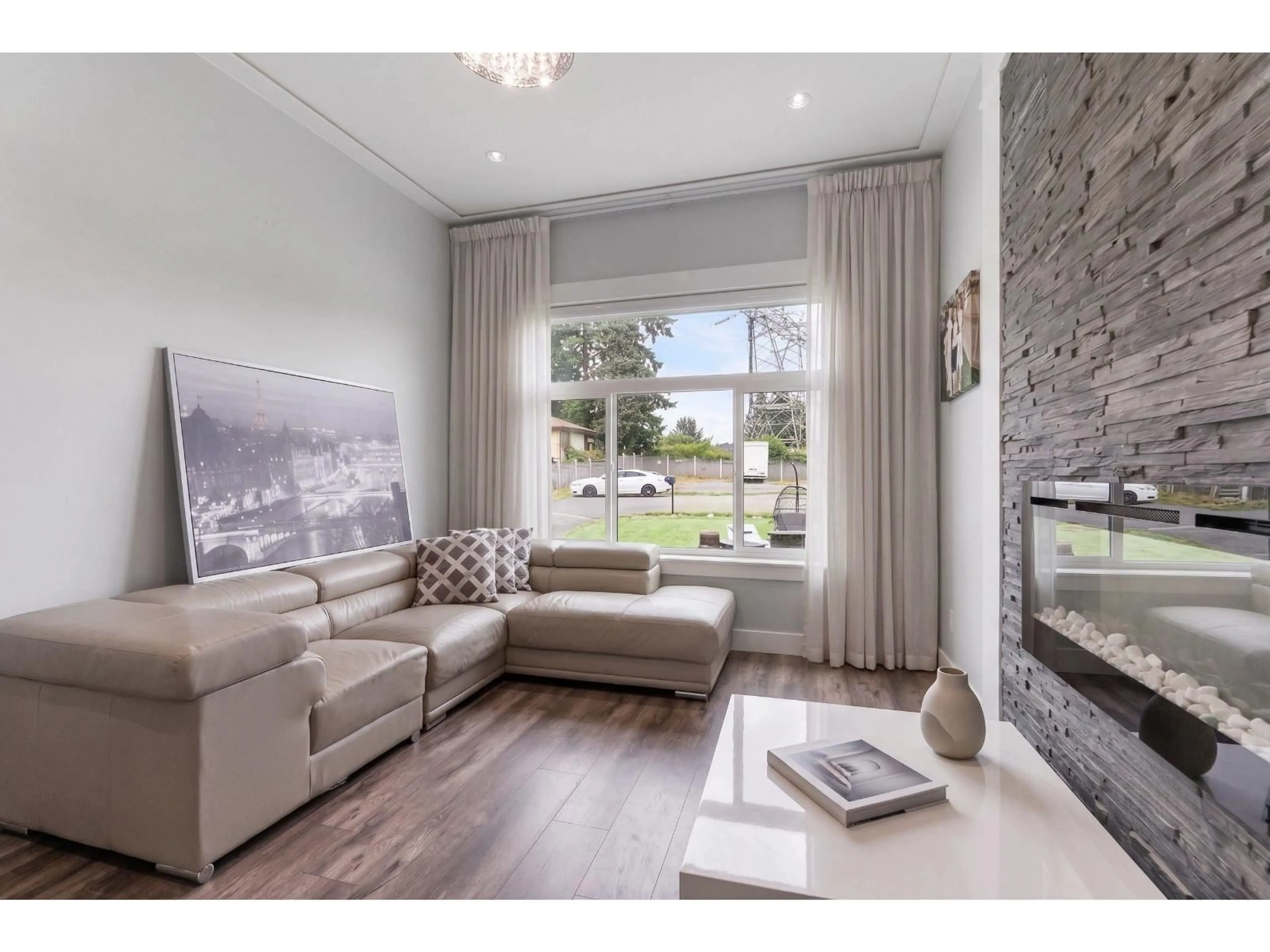Living room with furniture, wood/laminate floor for 14017 110 AVENUE, Surrey British Columbia V3R1Z3
