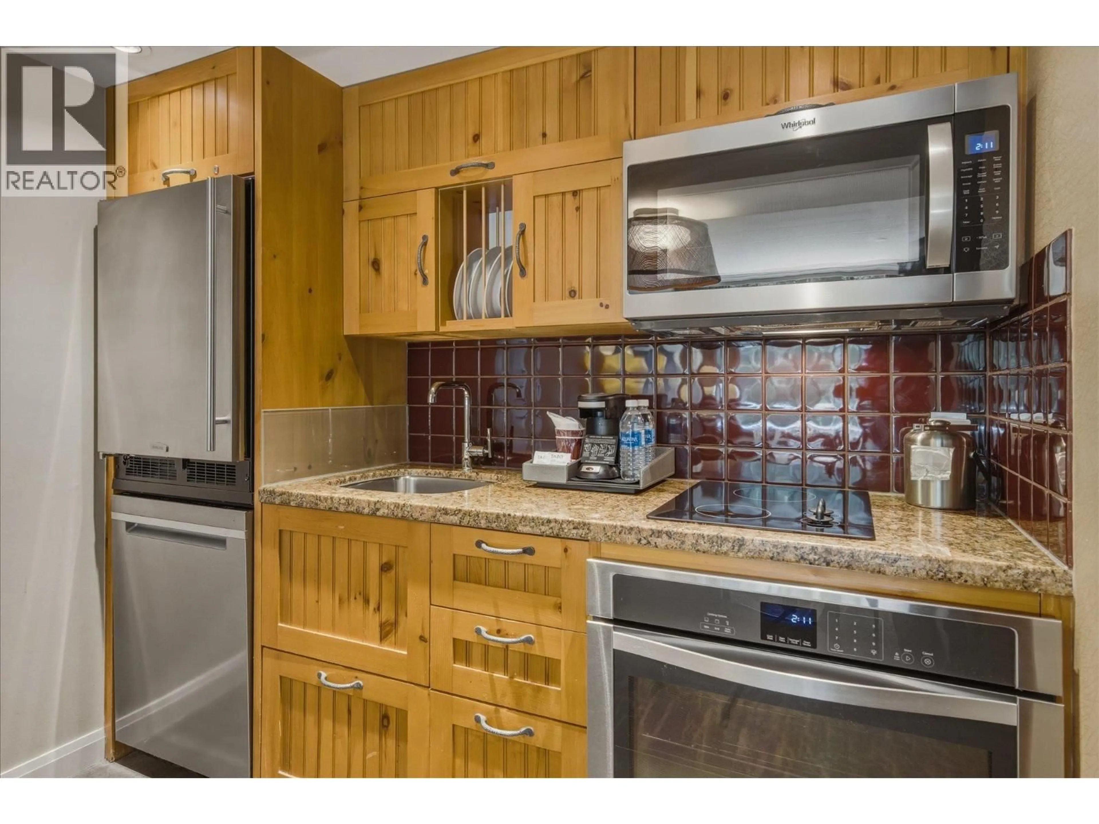 Standard kitchen, unknown for 871/872 - 4090 WHISTLER WAY, Whistler British Columbia V8E1J3