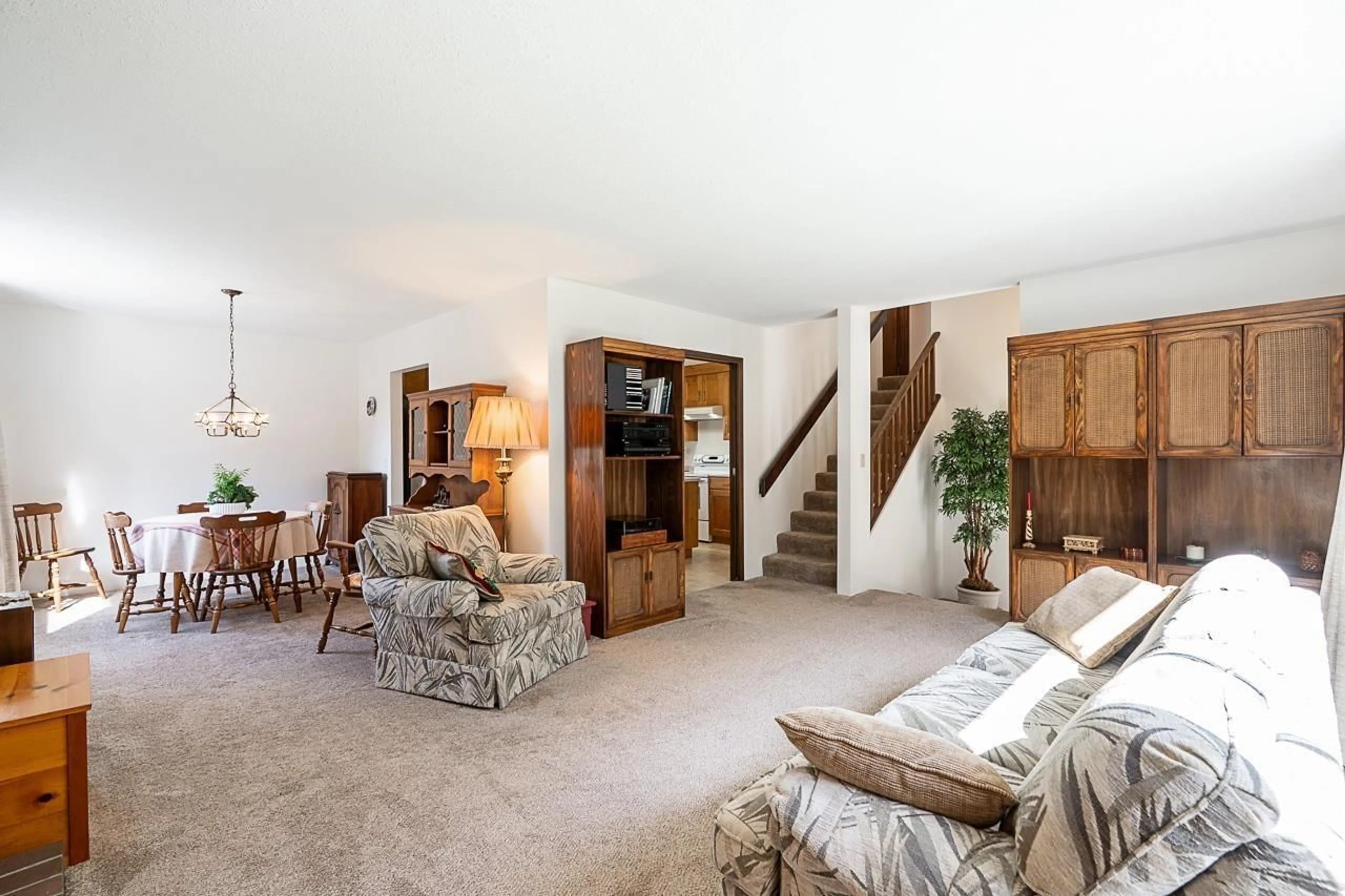 Living room with furniture, carpet floor for 11913 BRIARWOOD PLACE, Delta British Columbia V4E3A5