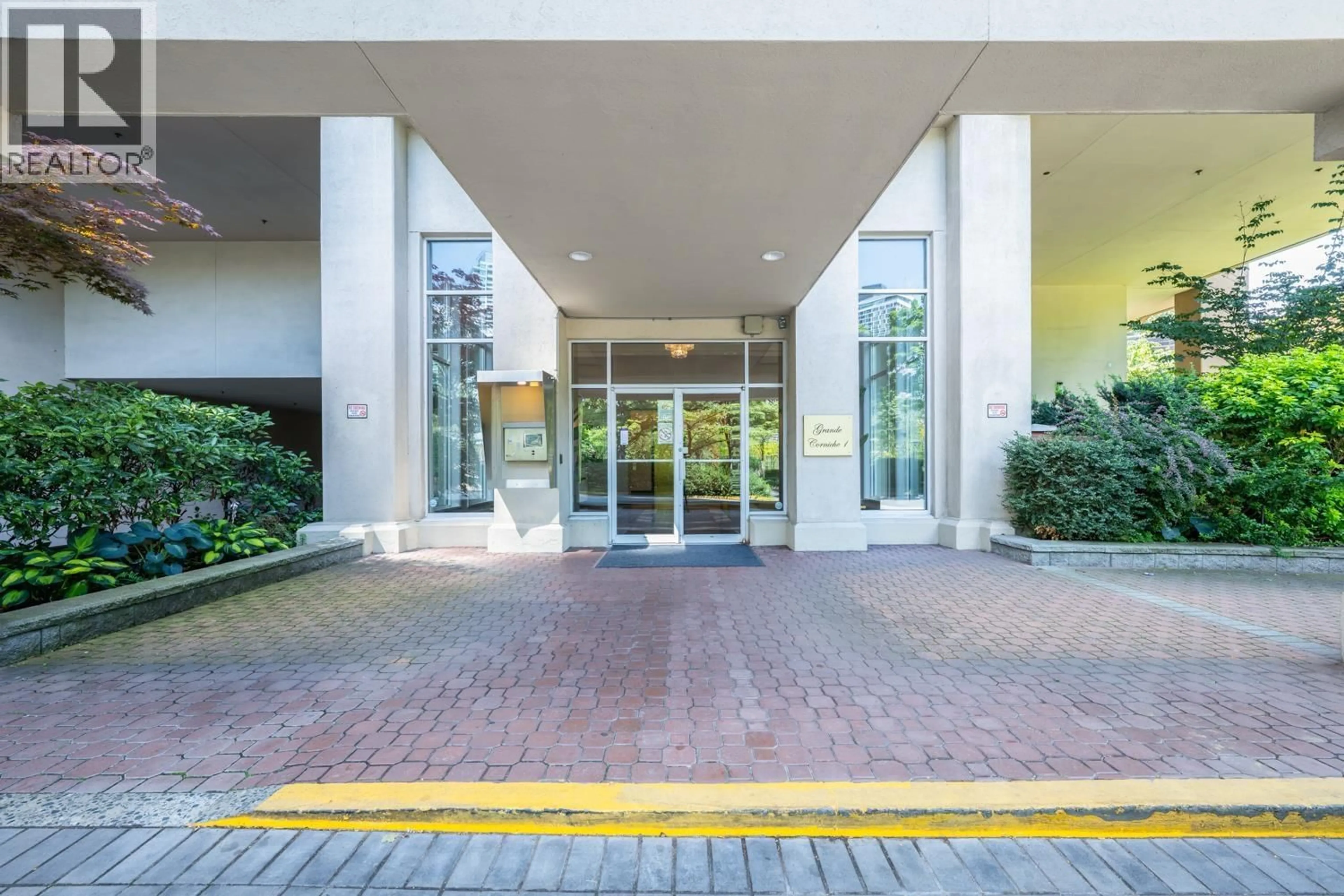 Indoor foyer for 2203 - 6240 MCKAY AVENUE, Burnaby British Columbia V5H4L8