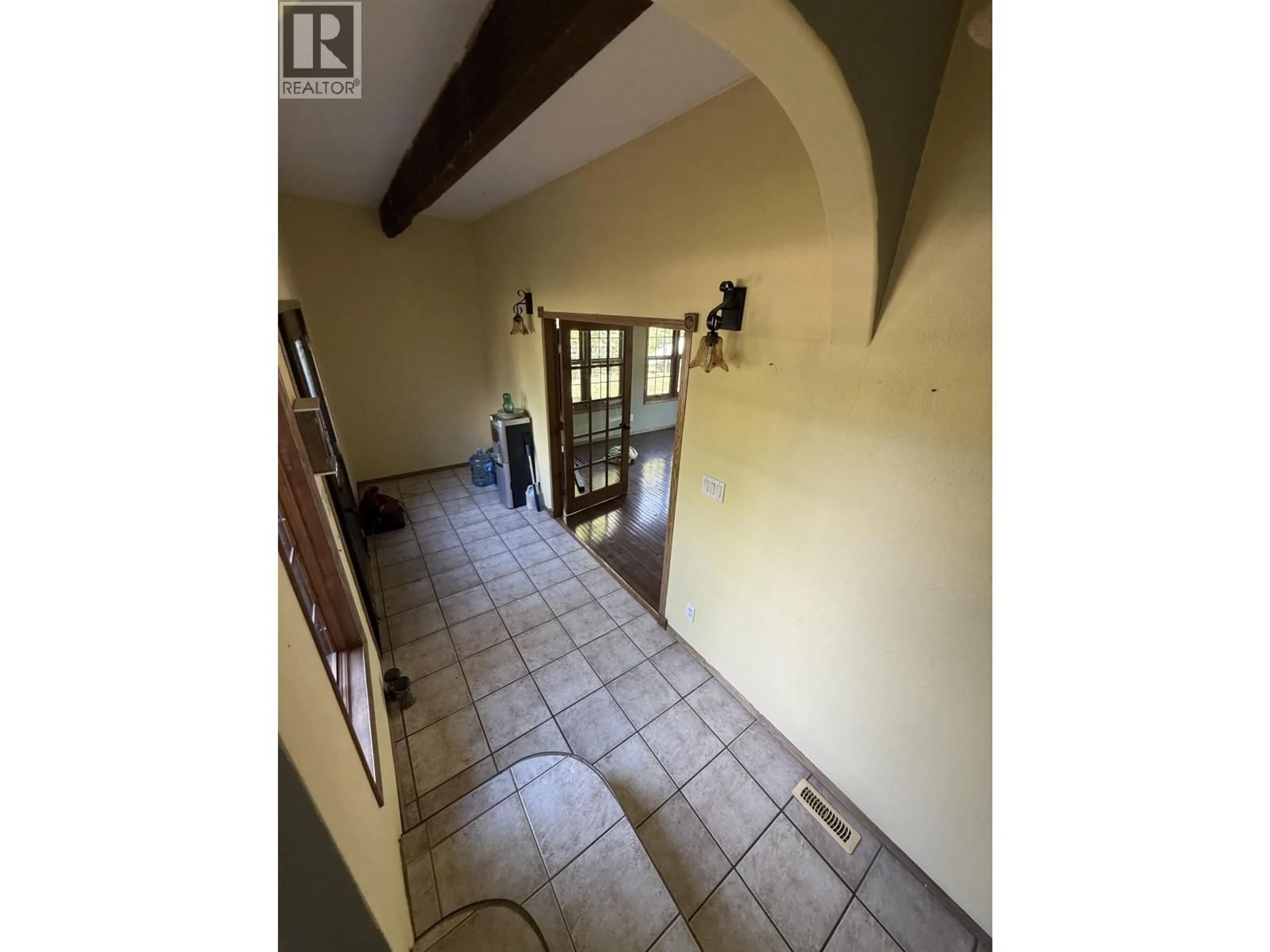 Indoor foyer for 6702 OLD FORT ROAD, Fort St. John British Columbia V1J8A1