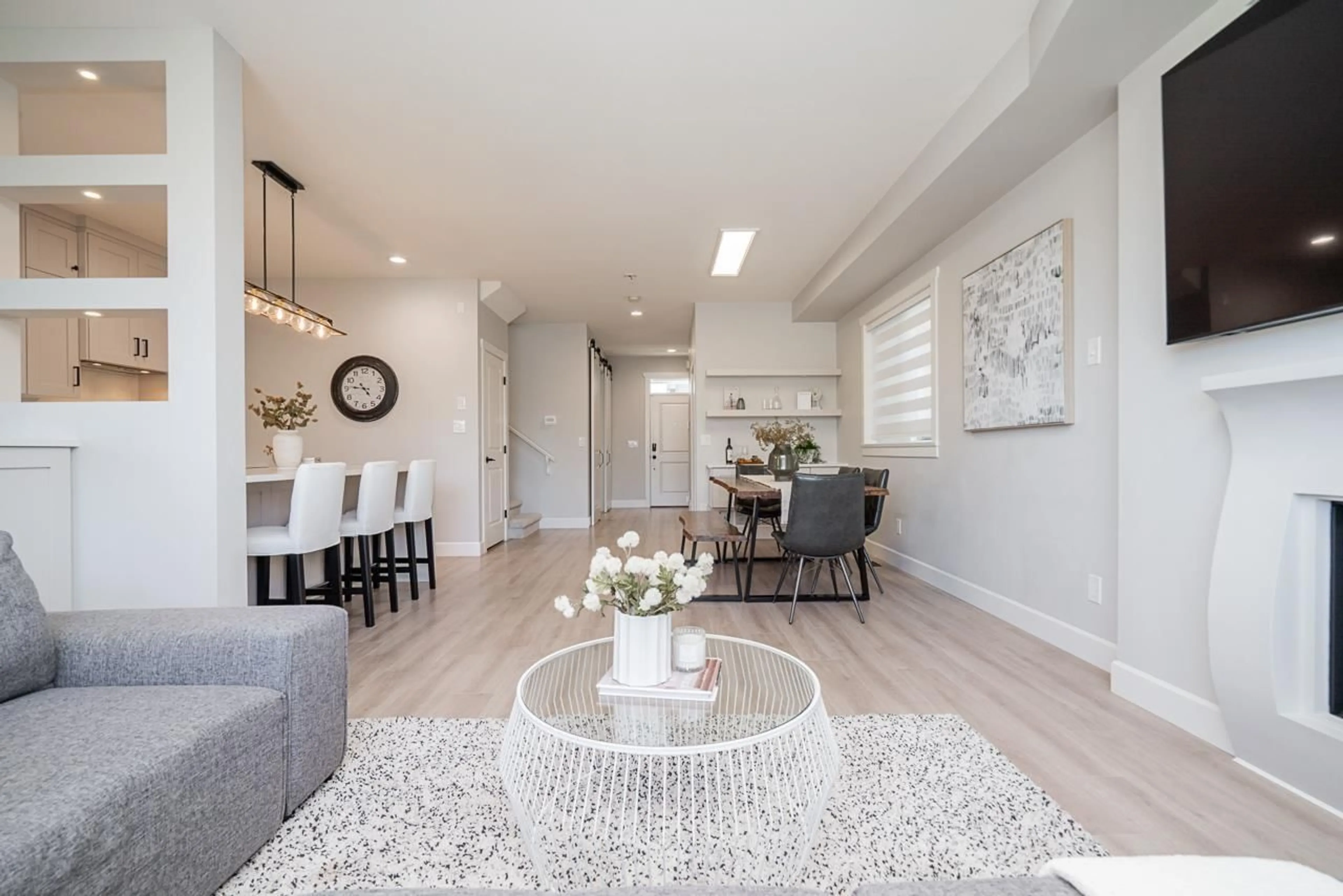 Living room with furniture, unknown for 21149 79A AVENUE, Langley British Columbia V2Y0H3