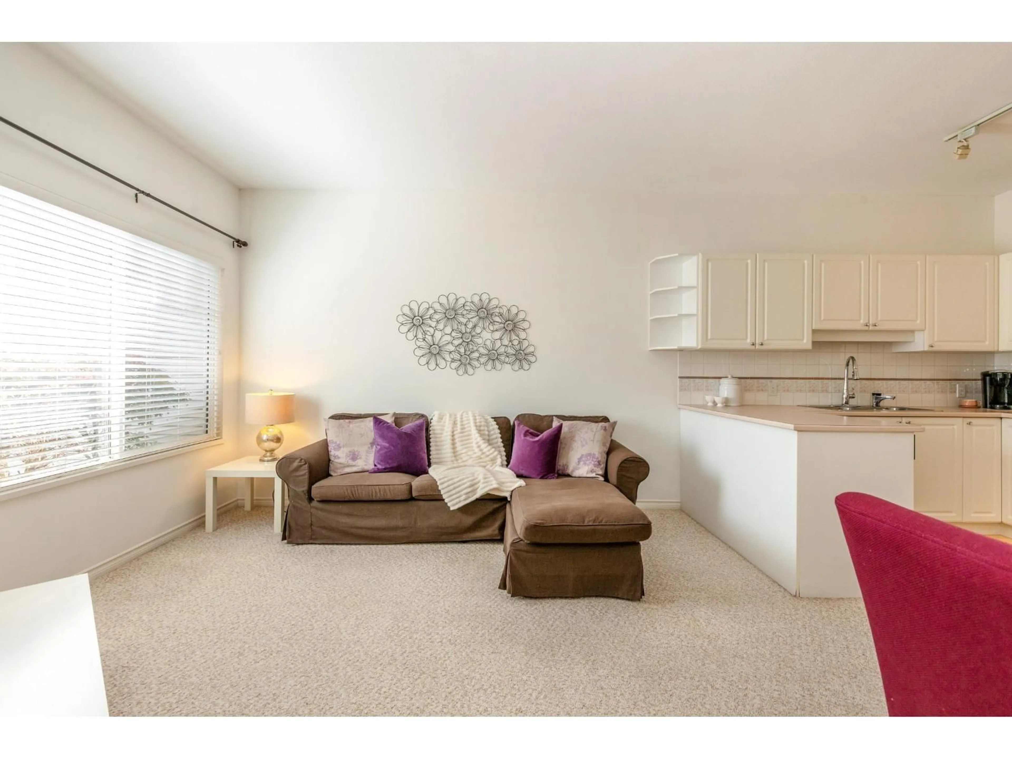 Living room with furniture, unknown for 328 - 20655 88 AVENUE, Langley British Columbia V1M2M5