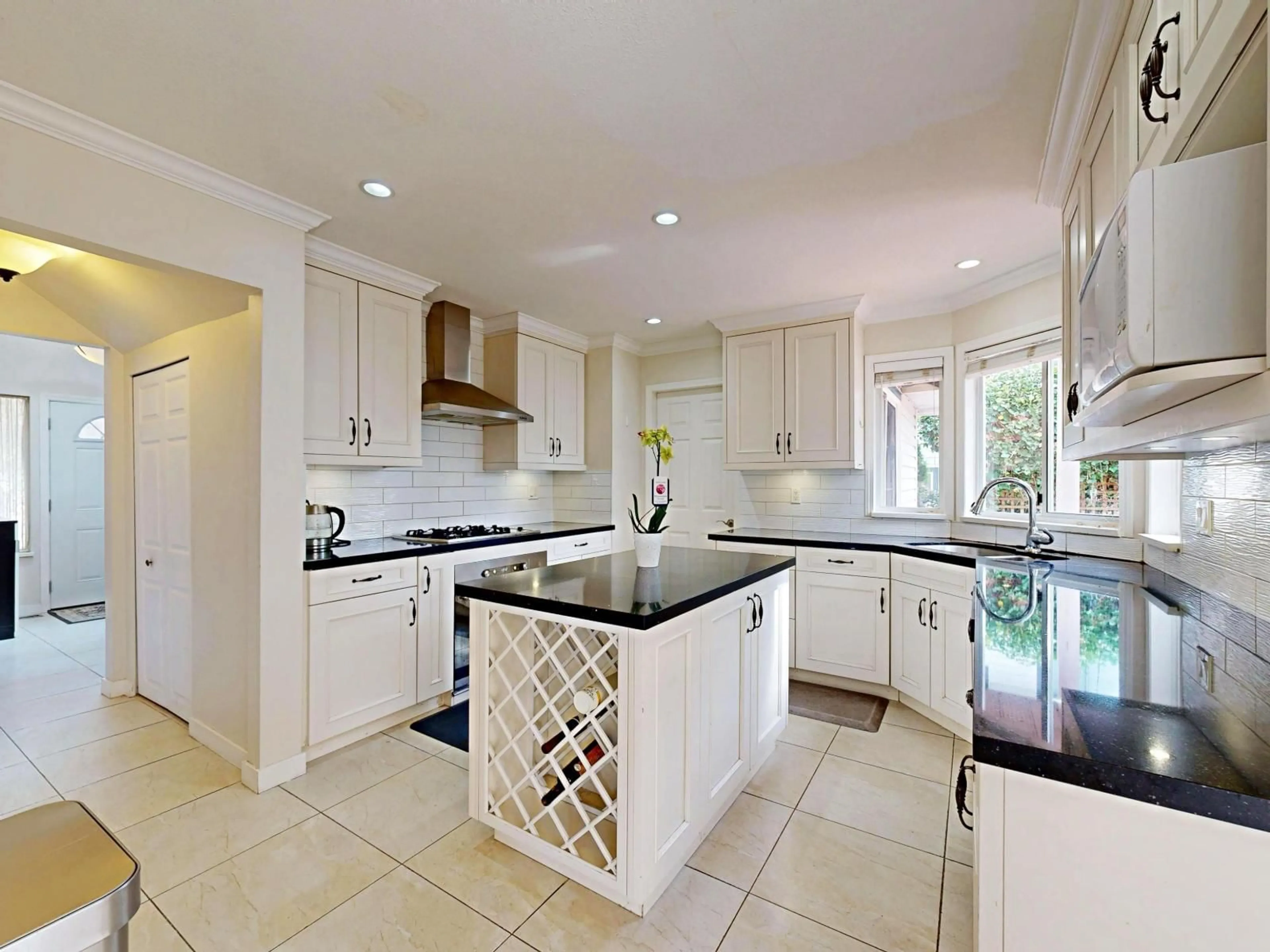 Contemporary kitchen, ceramic/tile floor for 10285 167 STREET, Surrey British Columbia V4N1Z2
