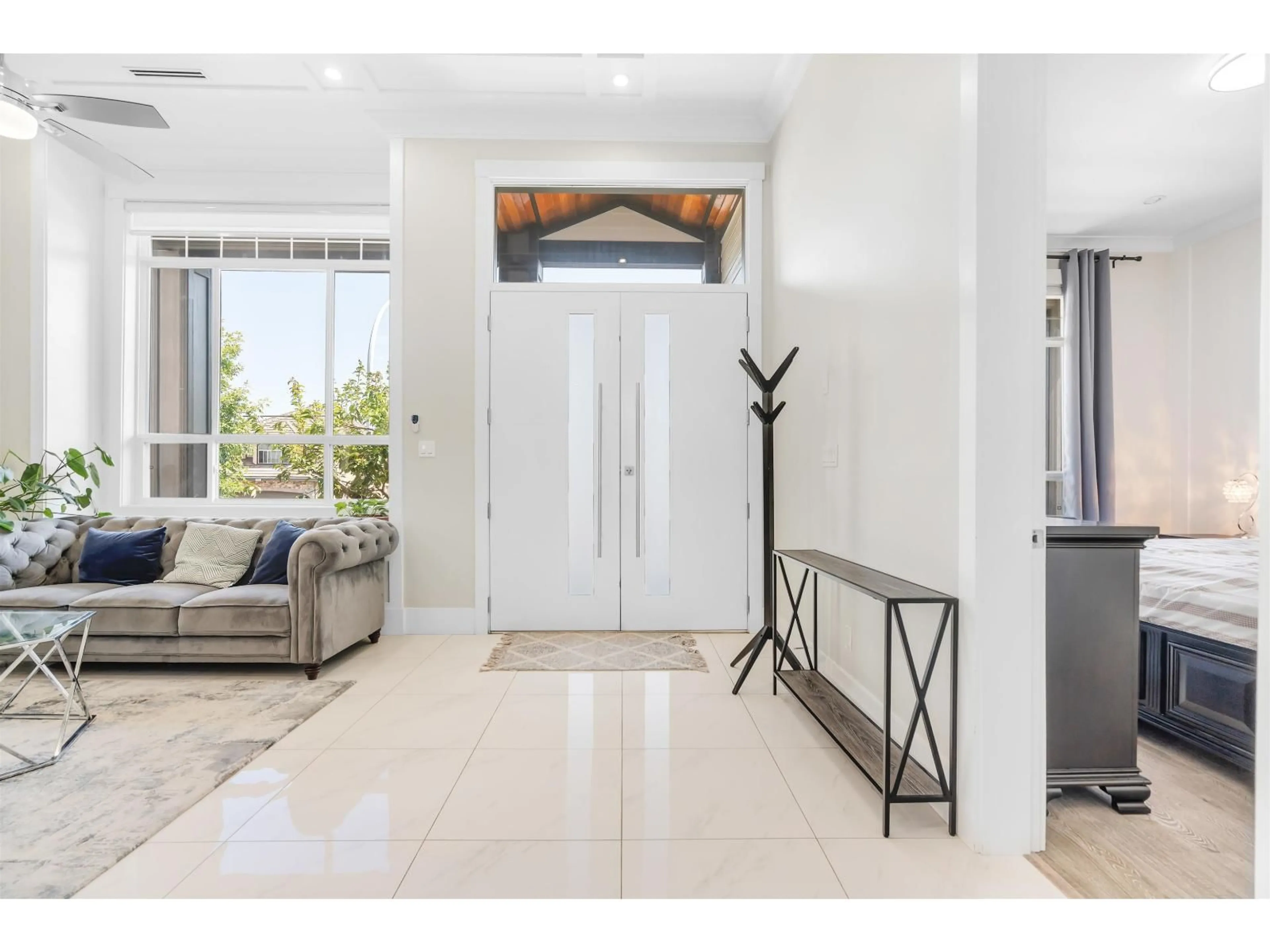Indoor entryway for 6647 121A STREET, Surrey British Columbia V3W0H8