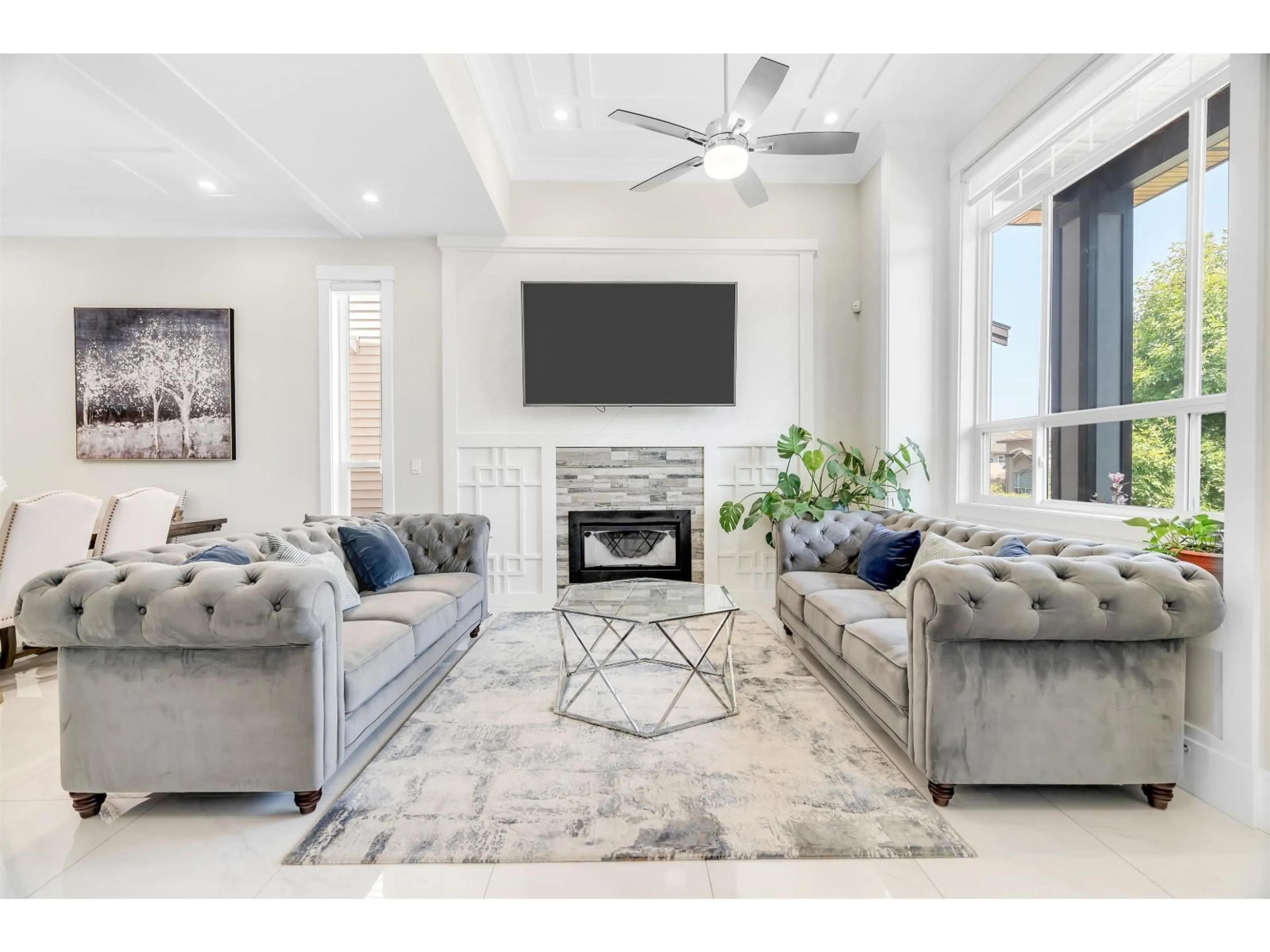 Living room with furniture, unknown for 6647 121A STREET, Surrey British Columbia V3W0H8