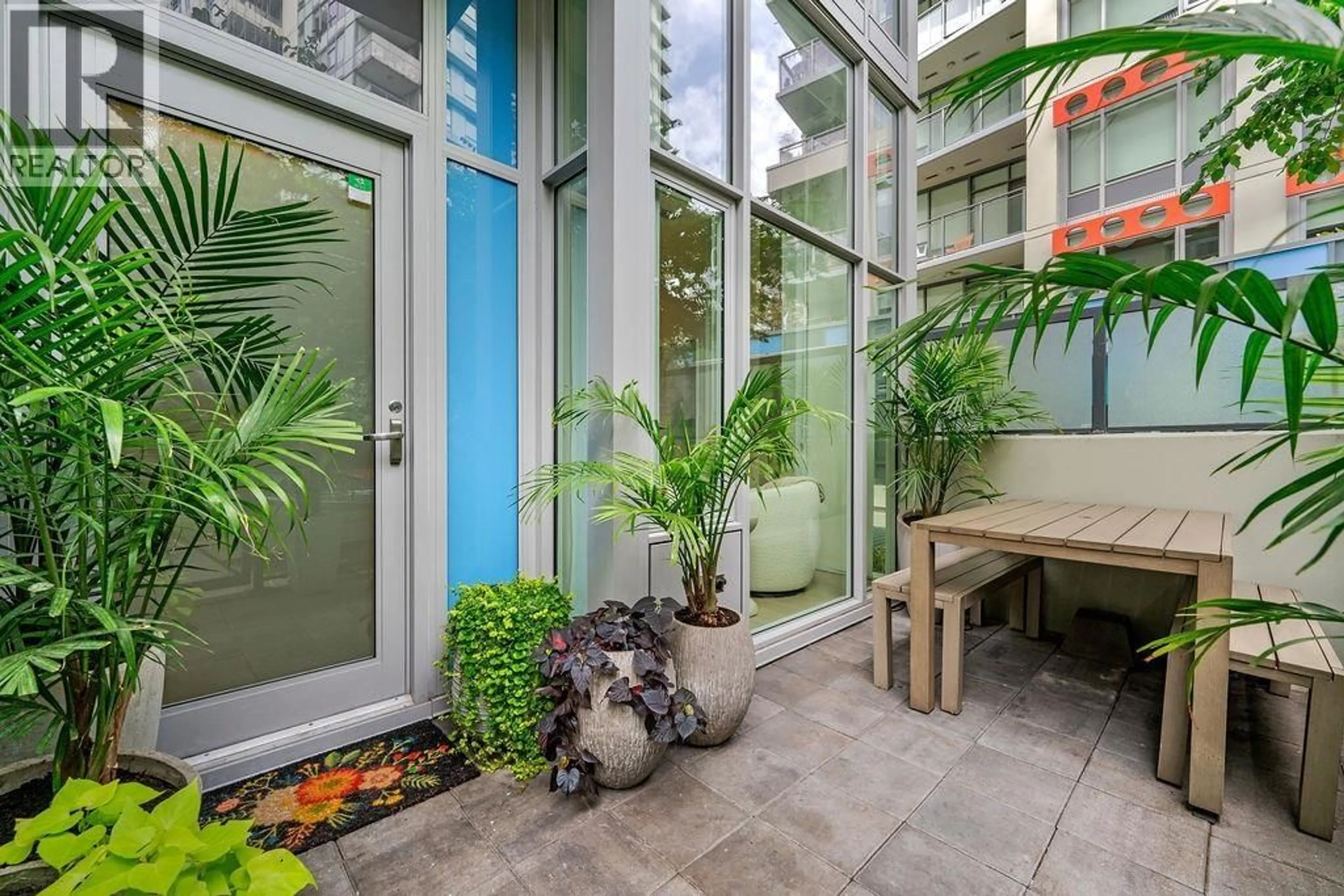 Indoor entryway for 141 1ST AVENUE, Vancouver British Columbia V6A0E8