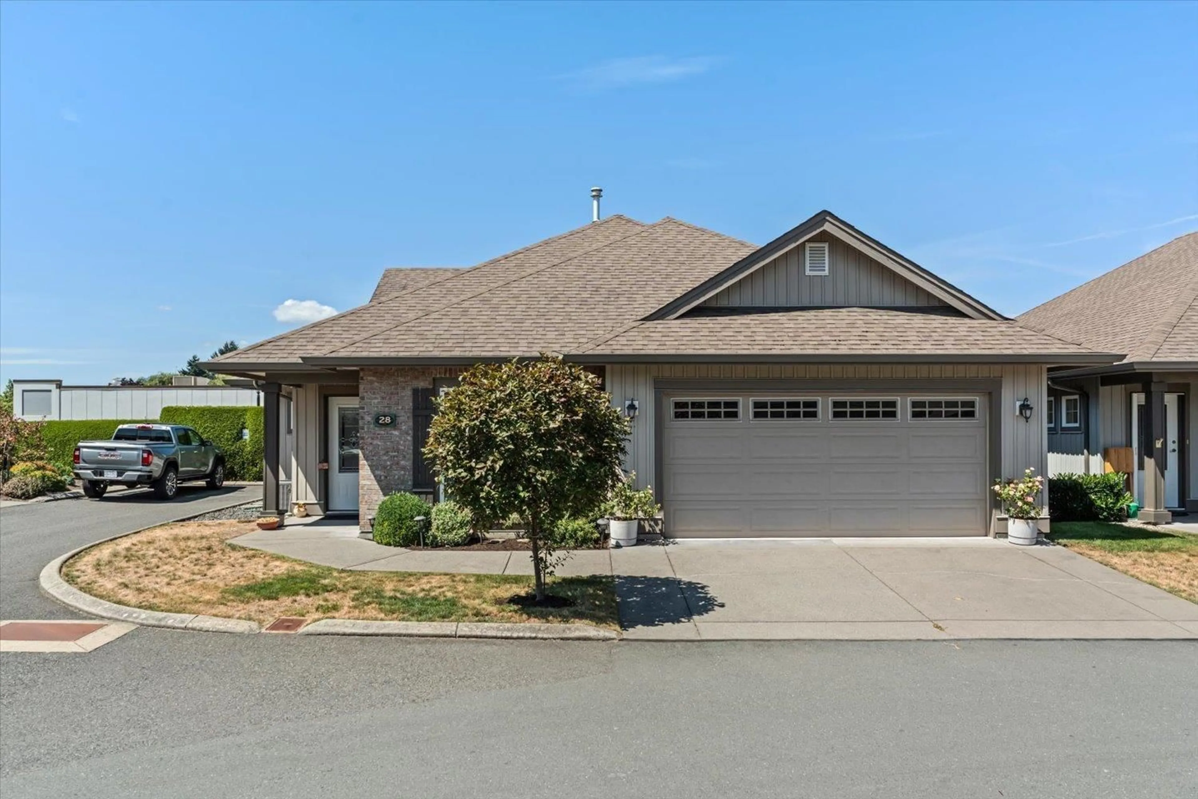 Home with vinyl exterior material, street for 28 - 45752 STEVENSON ROAD, Chilliwack British Columbia V2R5Y6