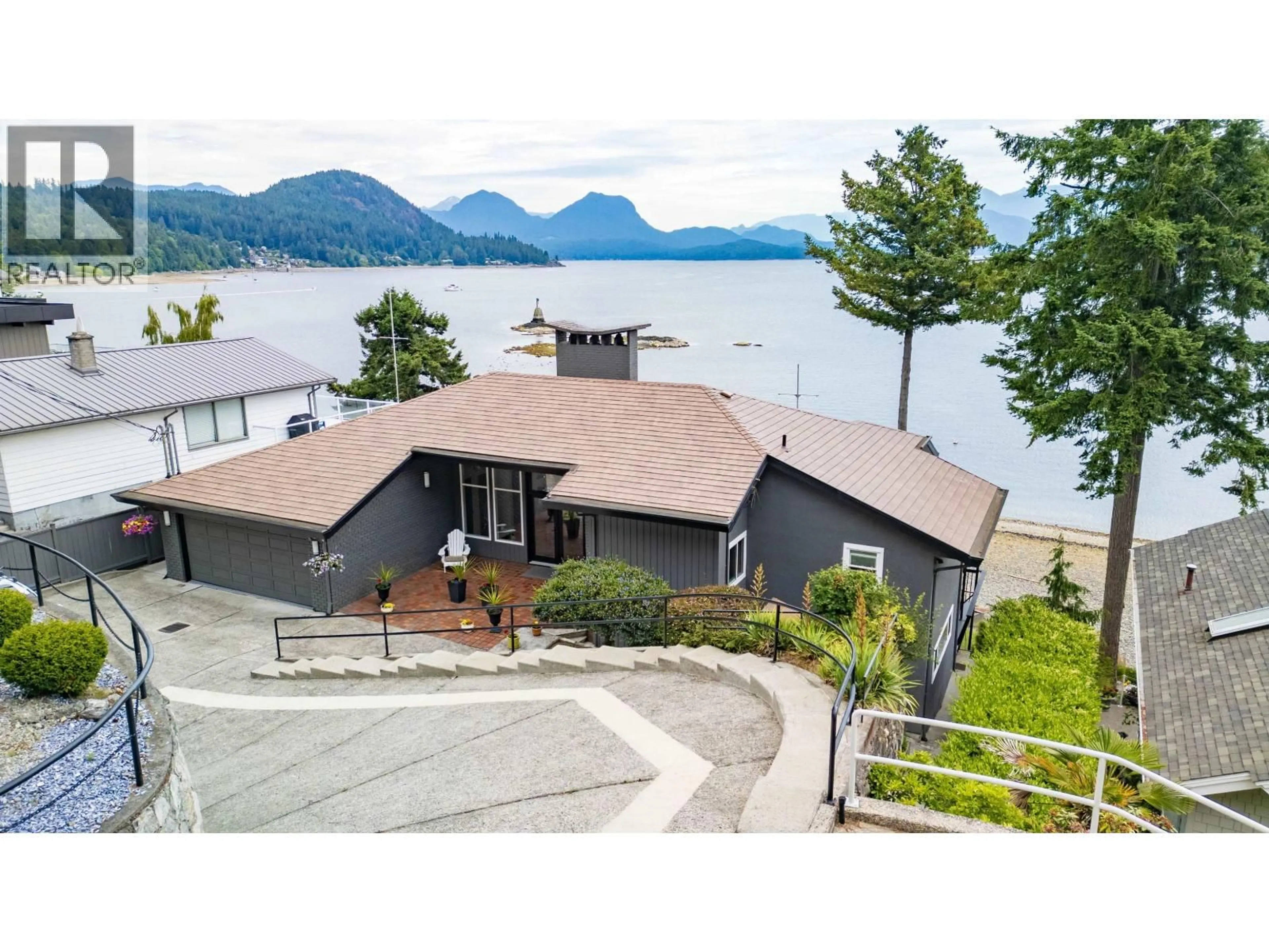 A pic from outside/outdoor area/front of a property/back of a property/a pic from drone, water/lake/river/ocean view for 354 AVALON DRIVE, Gibsons British Columbia V0N1V8