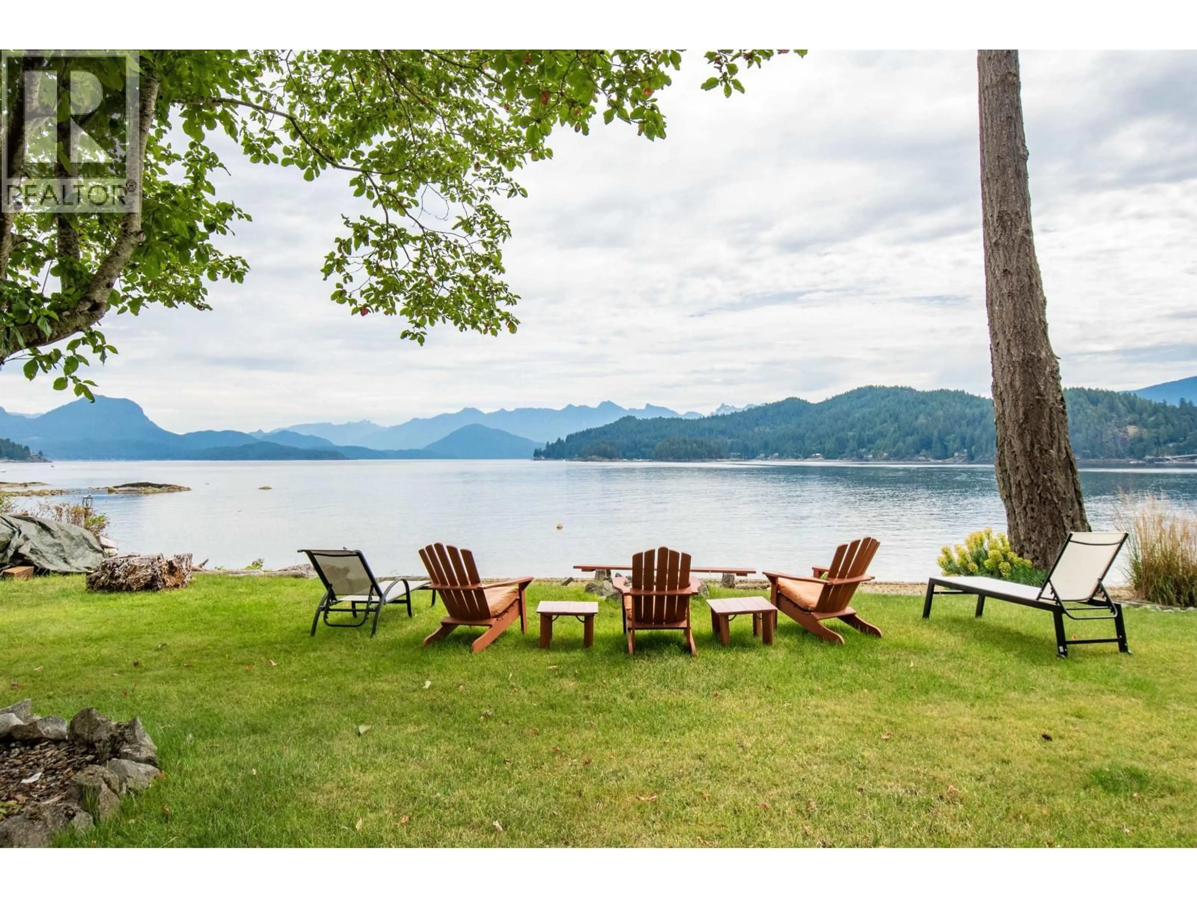 Patio, water/lake/river/ocean view for 354 AVALON DRIVE, Gibsons British Columbia V0N1V8