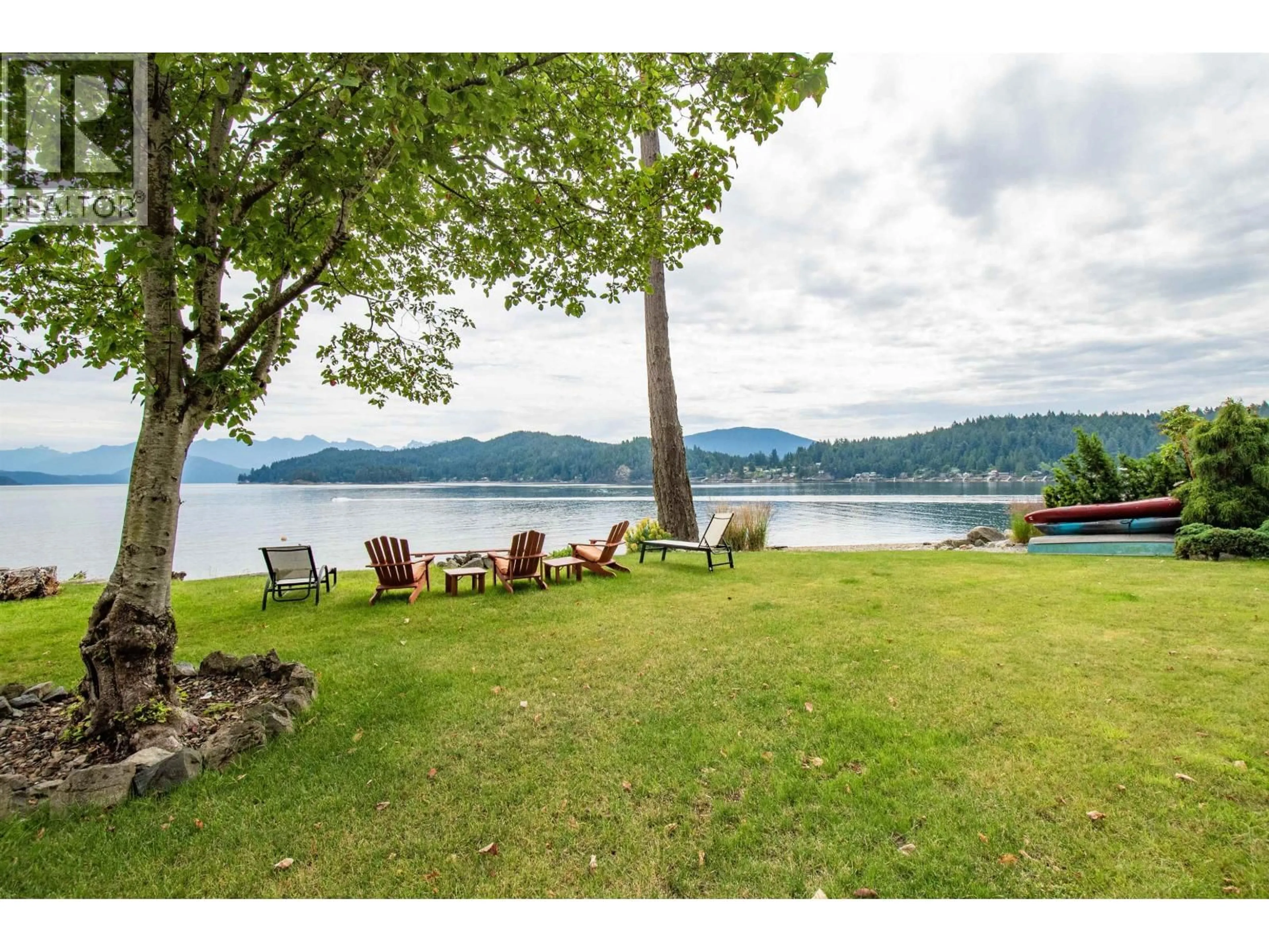 Patio, water/lake/river/ocean view for 354 AVALON DRIVE, Gibsons British Columbia V0N1V8