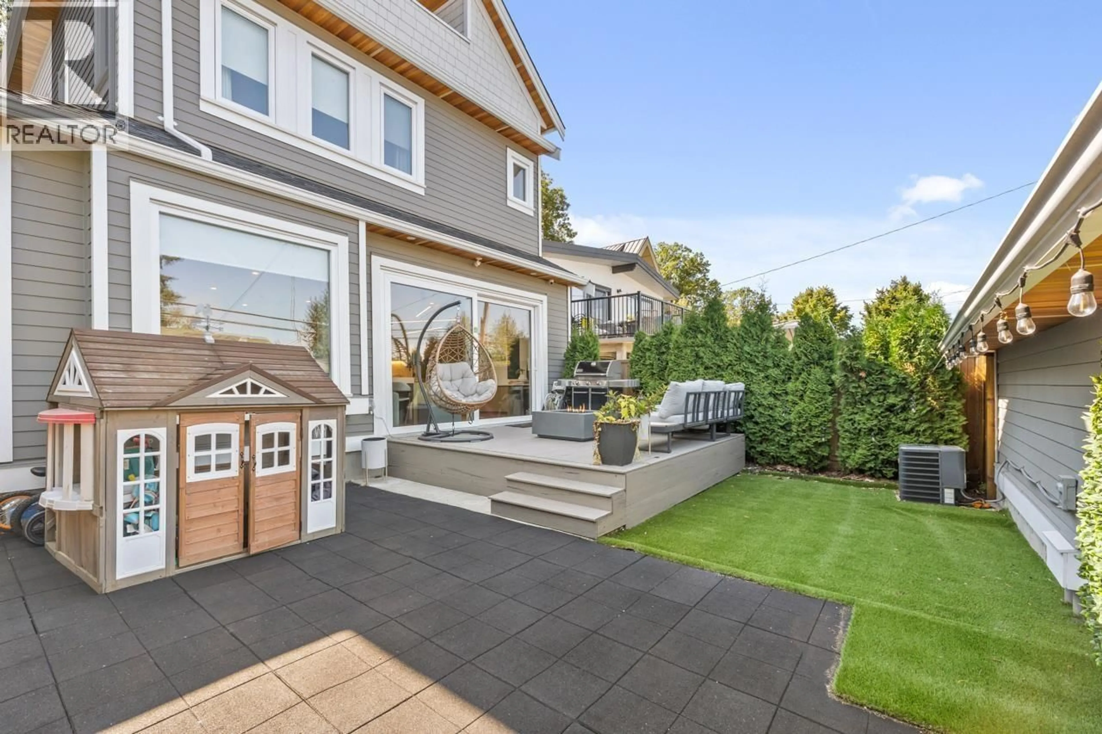 Patio, street for 2137 2ND AVENUE, Vancouver British Columbia V5N1E9