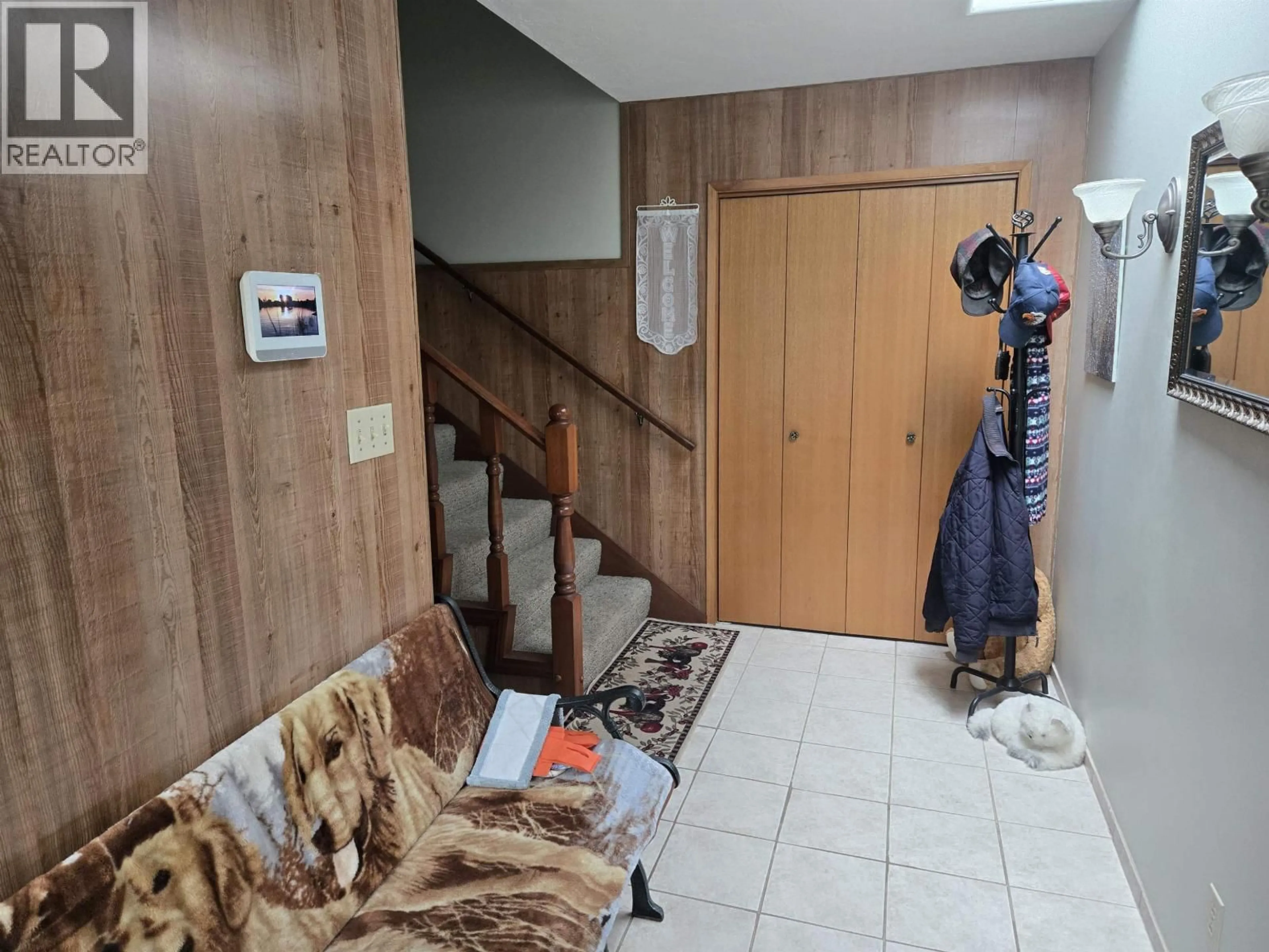 Indoor foyer for 575 HARCOURT AVENUE, Quesnel British Columbia V2J1S2