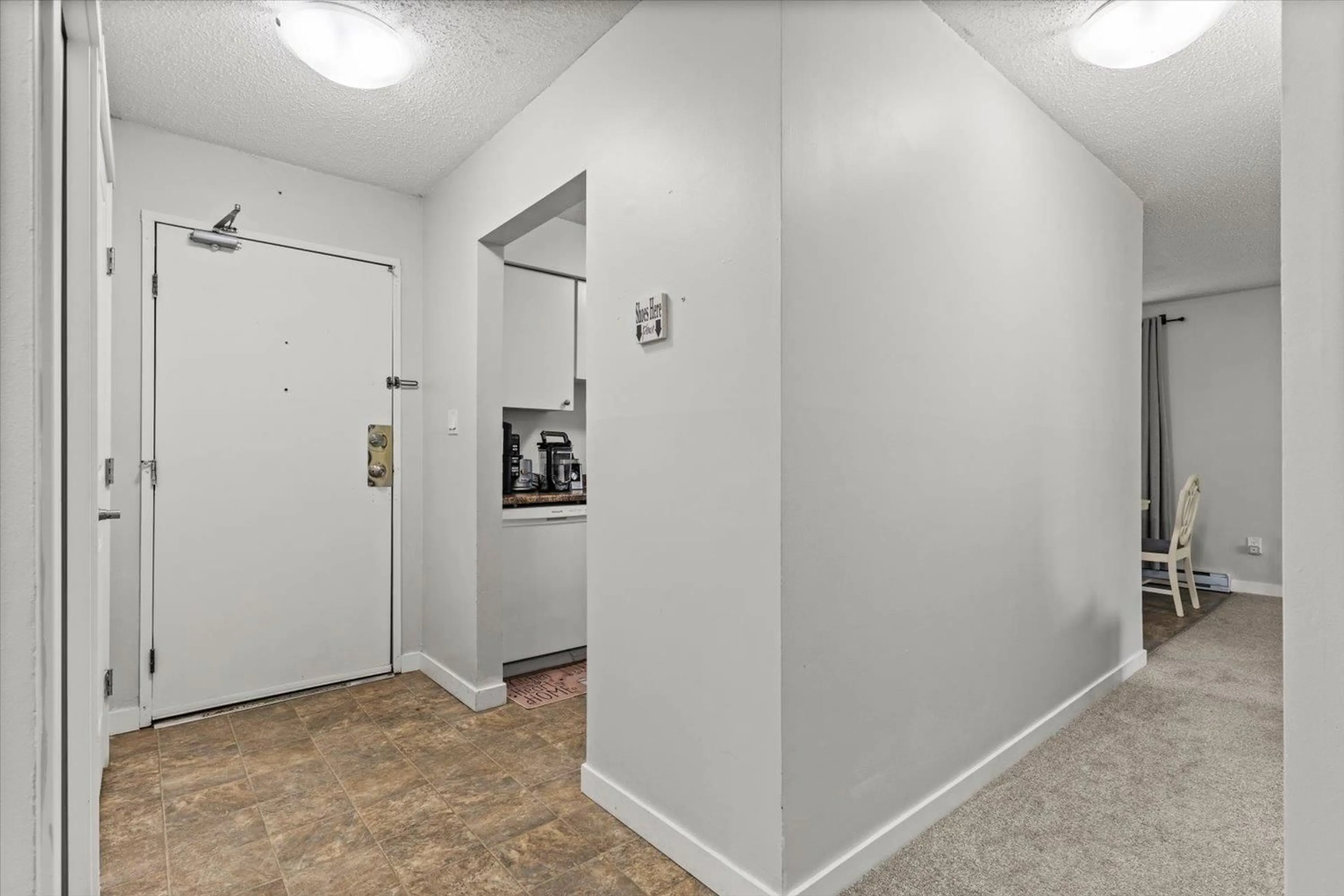 Indoor foyer for 111 - 45598 MCINTOSH DRIVE, Chilliwack British Columbia V2P7J3
