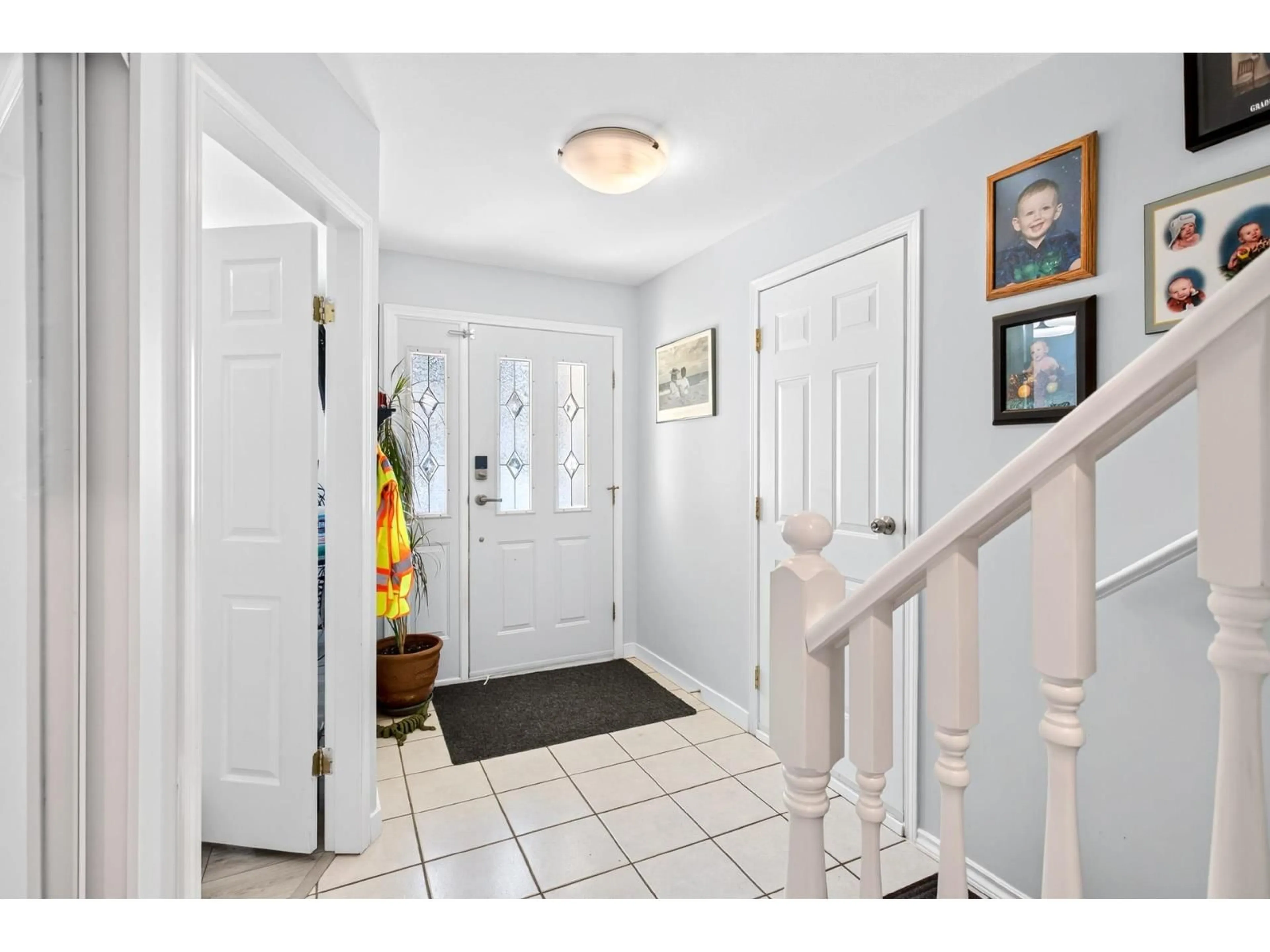 Indoor entryway for 7755 ALDER STREET, Mission British Columbia V2V6N1
