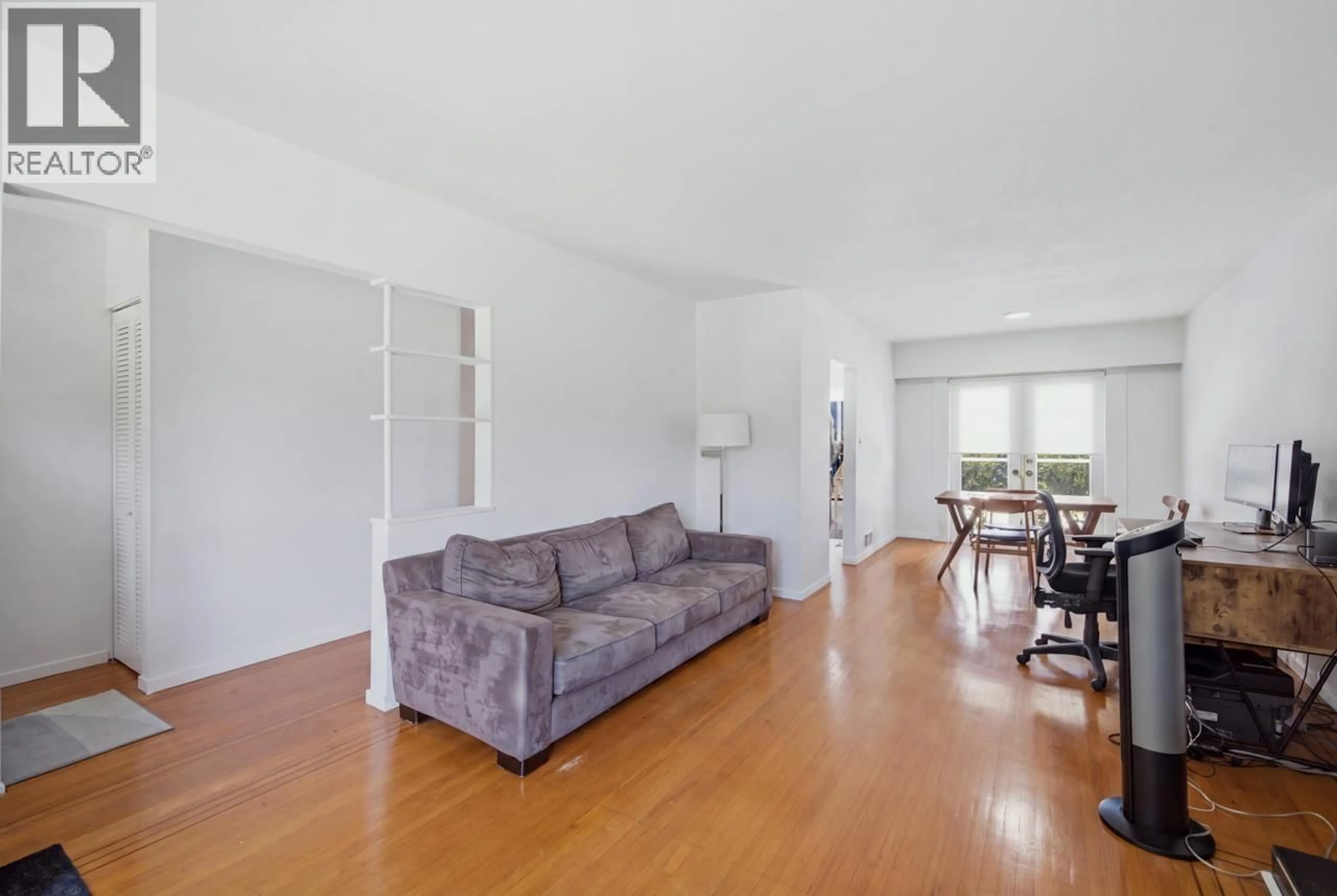 Living room with furniture, unknown for 4656 BRENTLAWN DRIVE, Burnaby British Columbia V5C3V2