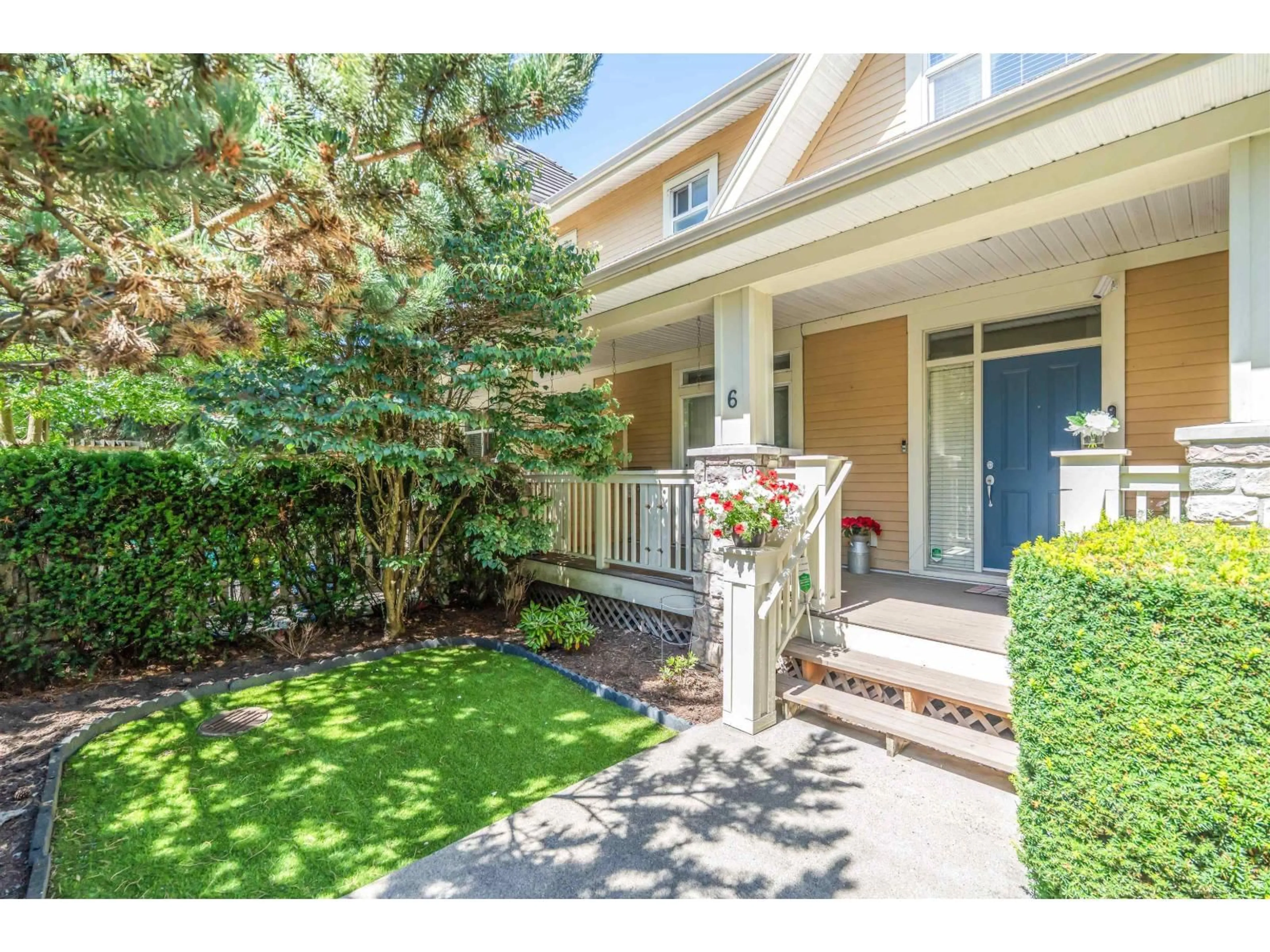 Indoor entryway for 6 - 15237 36 AVENUE, Surrey British Columbia V3Z0Y4