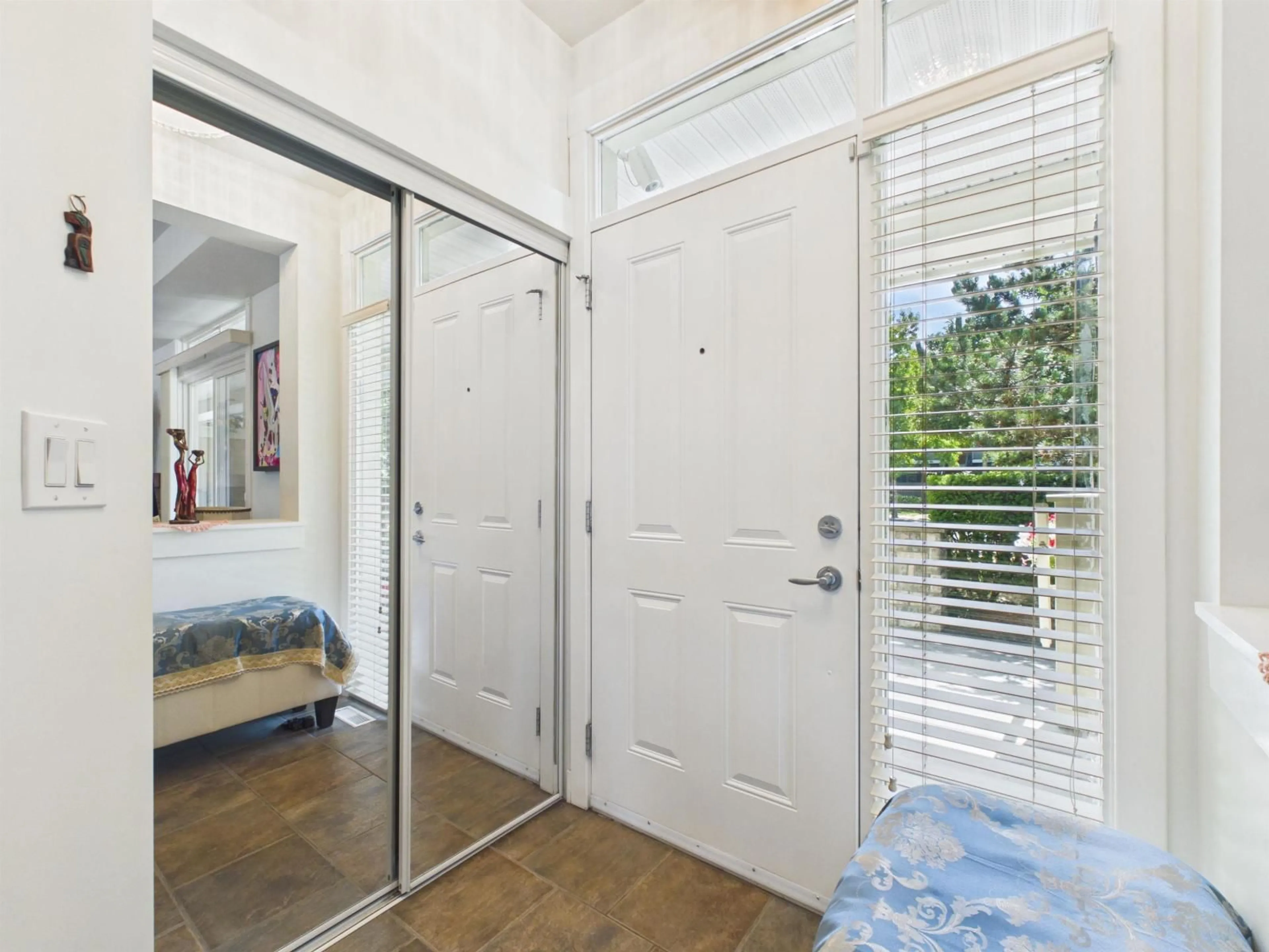 Indoor entryway for 6 - 15237 36 AVENUE, Surrey British Columbia V3Z0Y4
