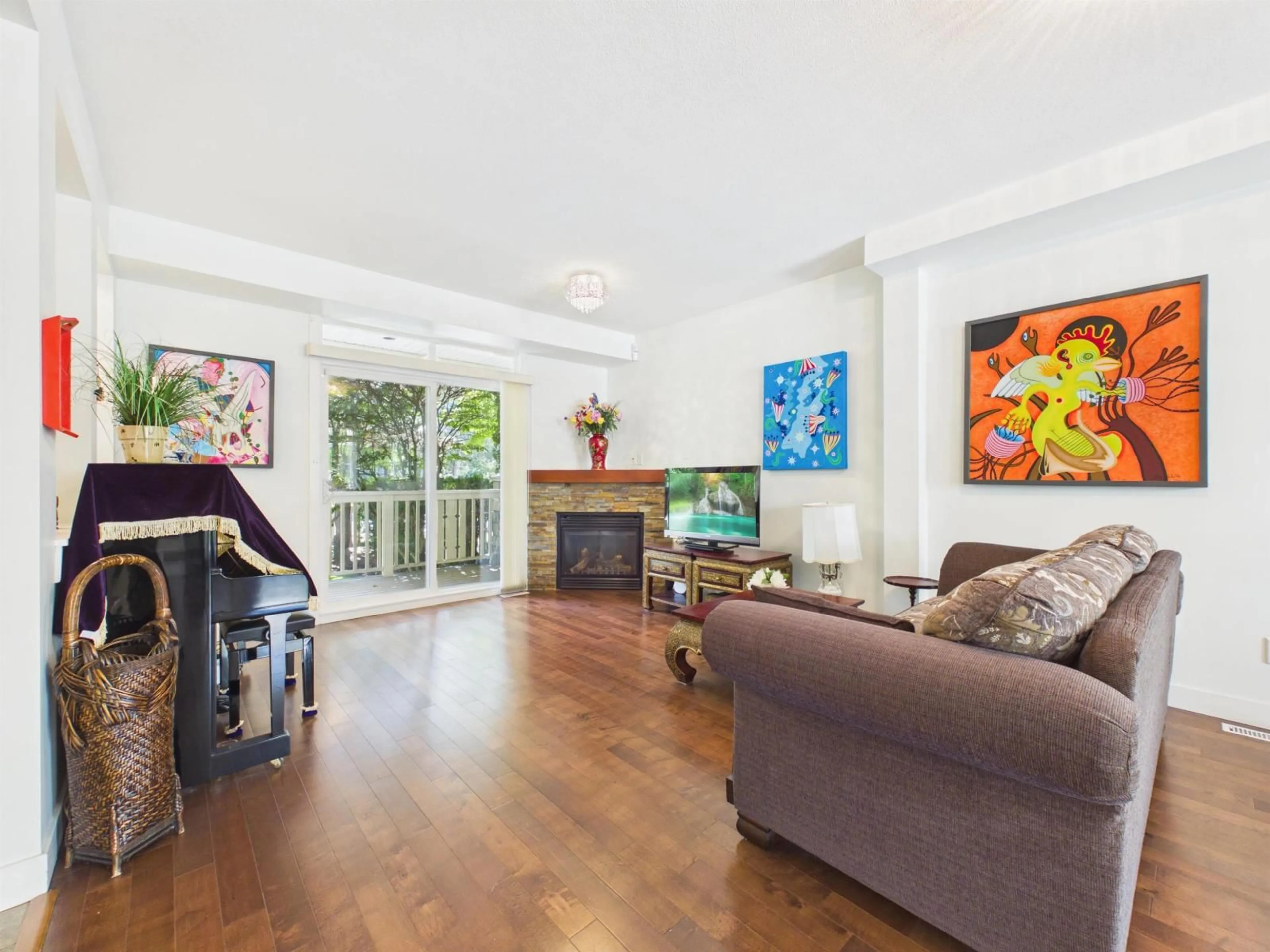 Living room with furniture, unknown for 6 - 15237 36 AVENUE, Surrey British Columbia V3Z0Y4