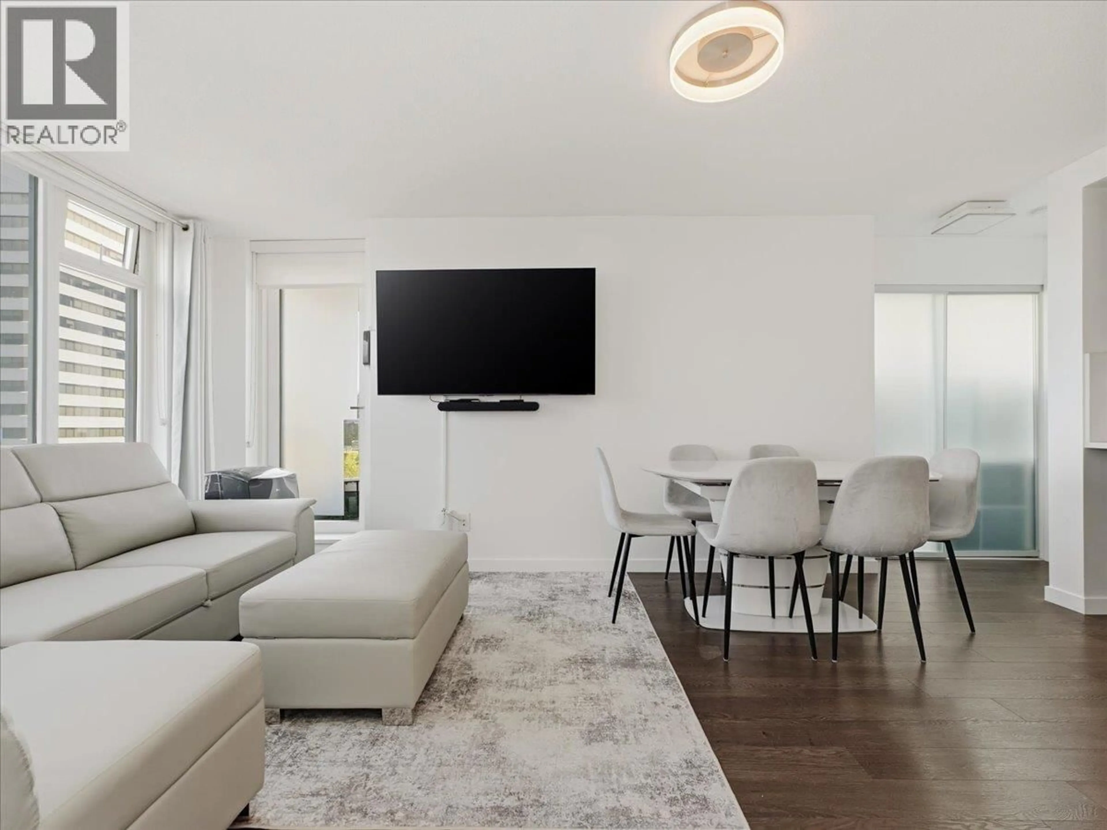 Living room with furniture, unknown for 1707 - 5515 BOUNDARY ROAD, Vancouver British Columbia V5R0E3