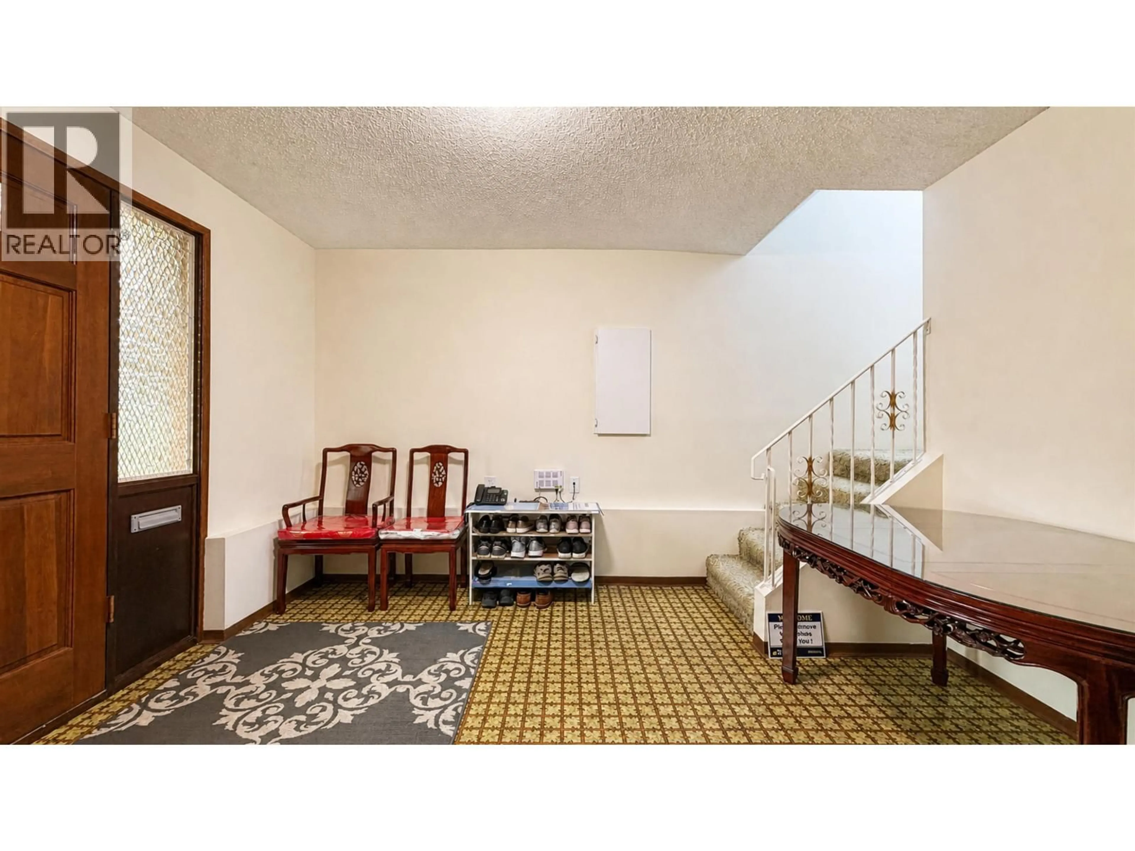 Indoor foyer for 2184 35TH AVENUE, Vancouver British Columbia V5P1B9