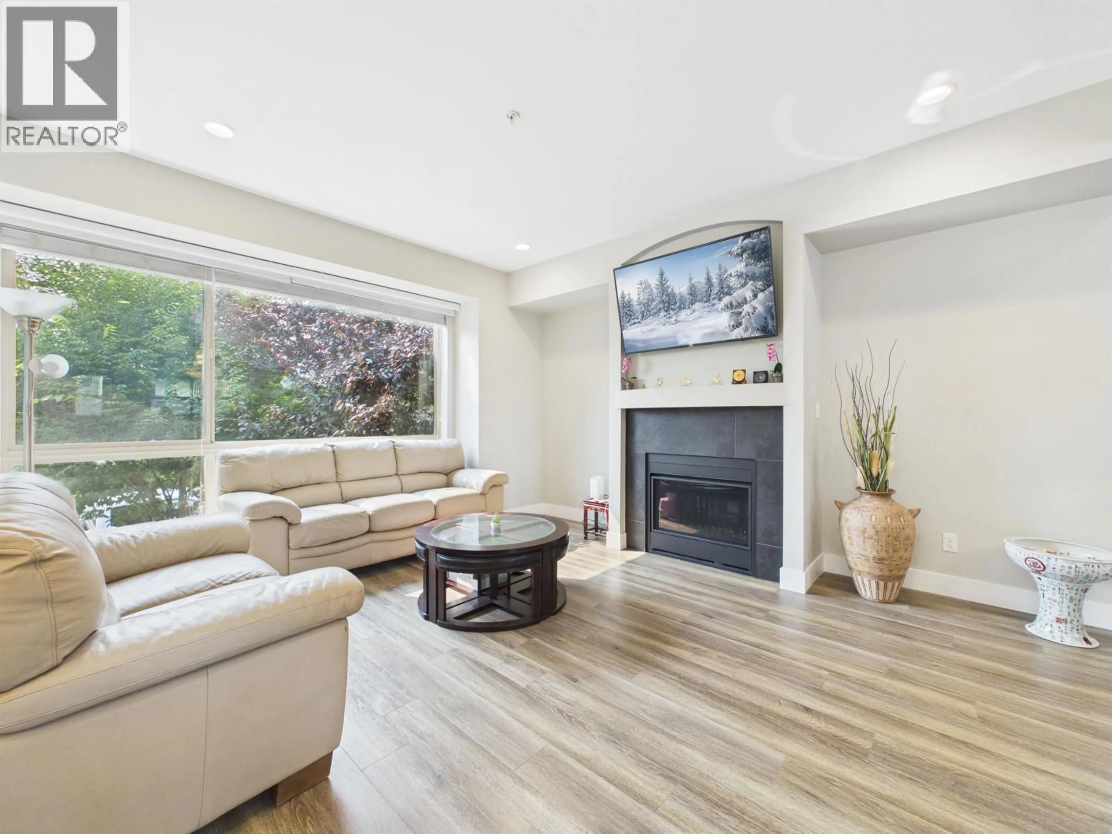 Living room with furniture, wood/laminate floor for 13712 232 STREET, Maple Ridge British Columbia V4R0H1