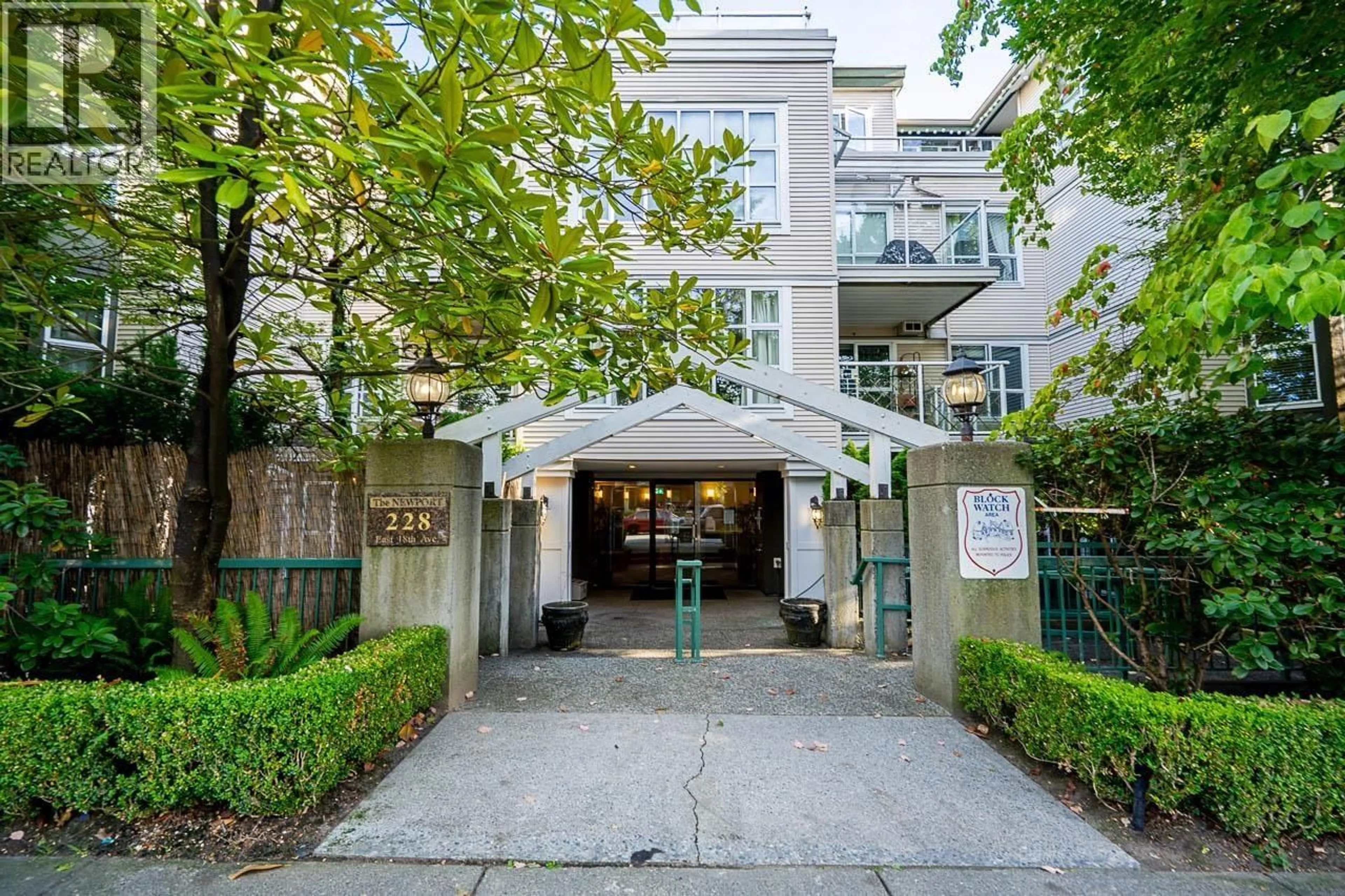 Indoor foyer for 402 - 228 18TH AVENUE, Vancouver British Columbia V1E1E6