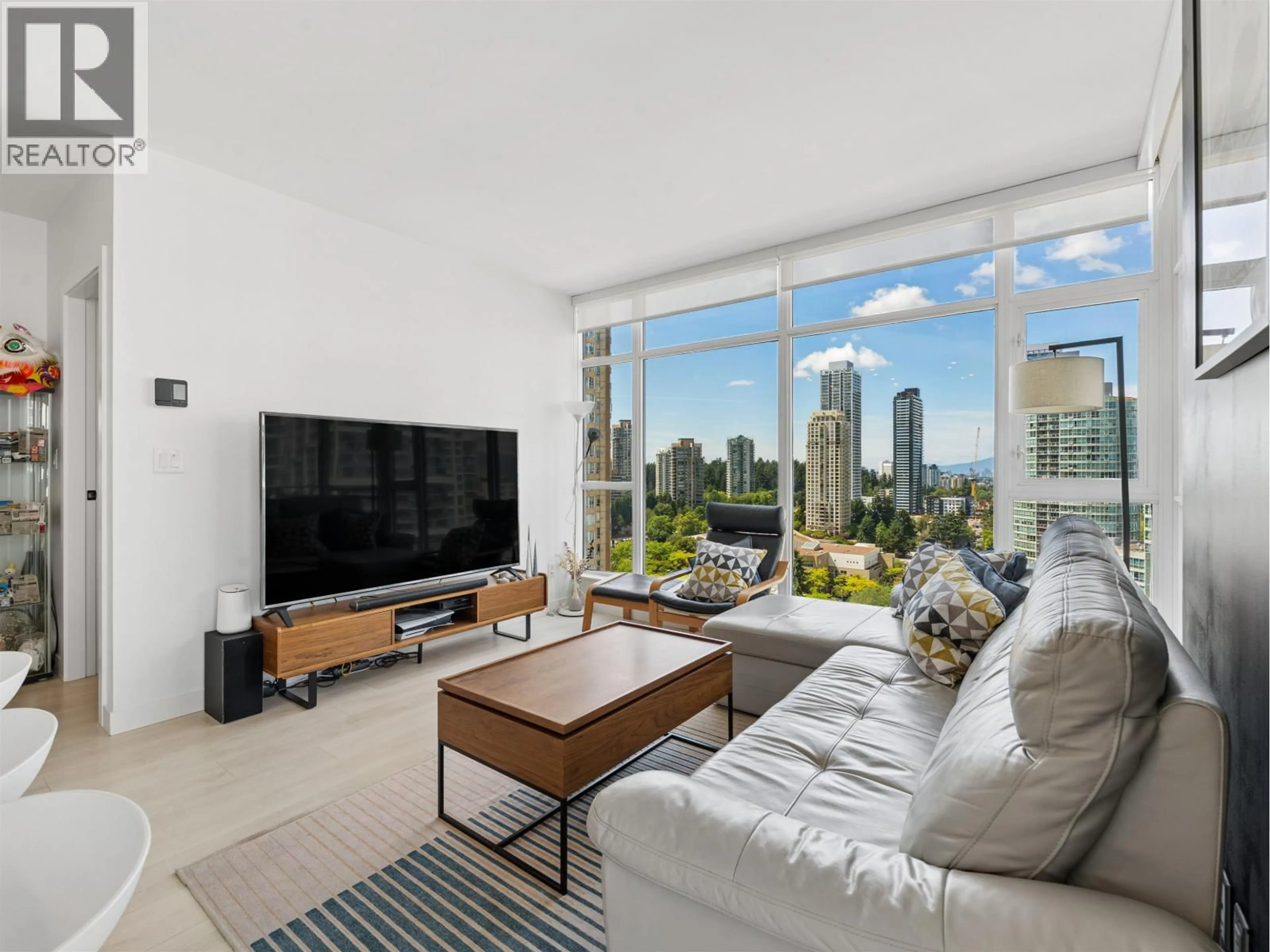 Living room with furniture, unknown for 1807 - 6098 STATION STREET, Burnaby British Columbia V5H0H4
