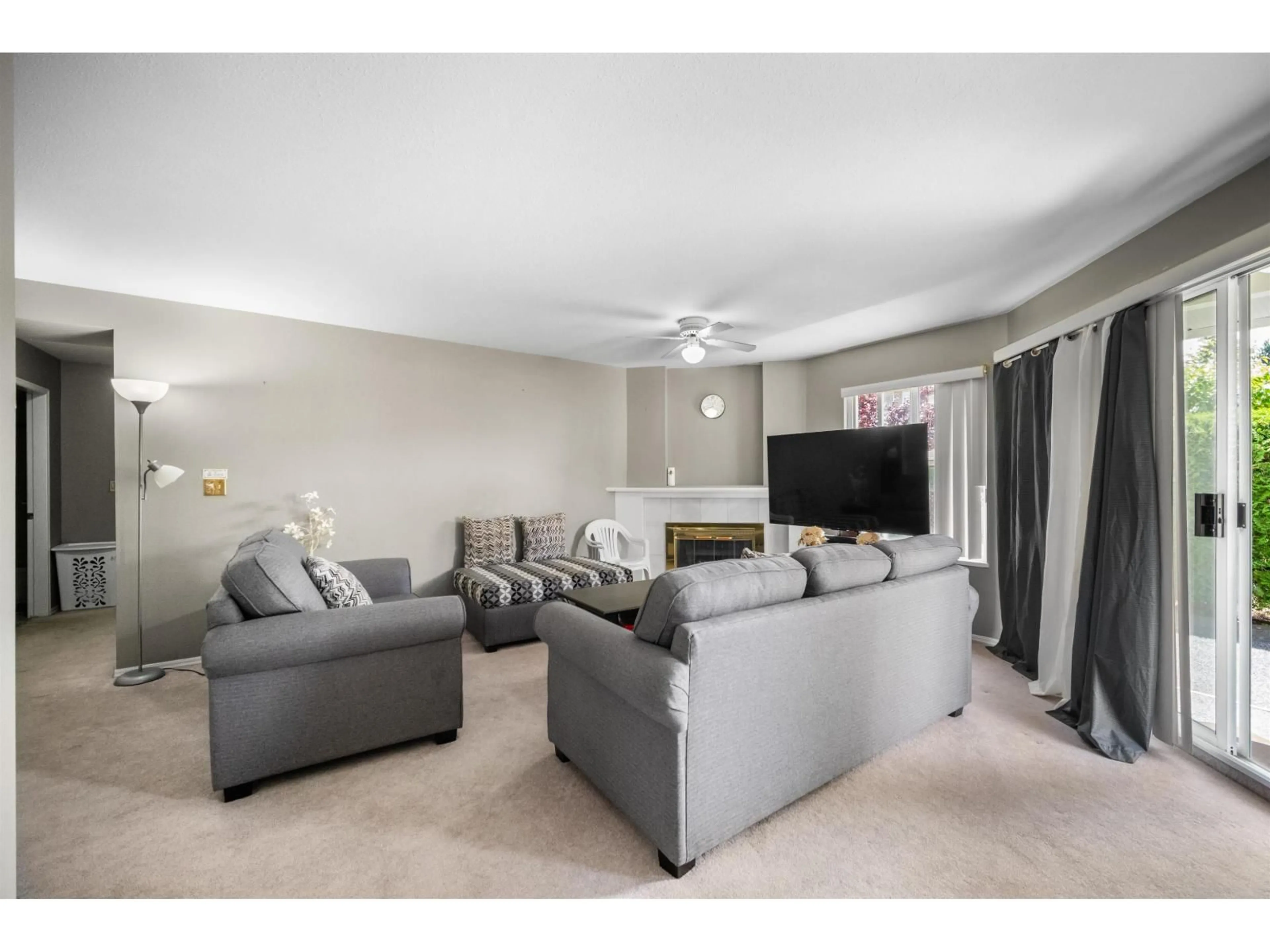 Living room with furniture, unknown for 47 - 9277 122 STREET, Surrey British Columbia V3V7R6