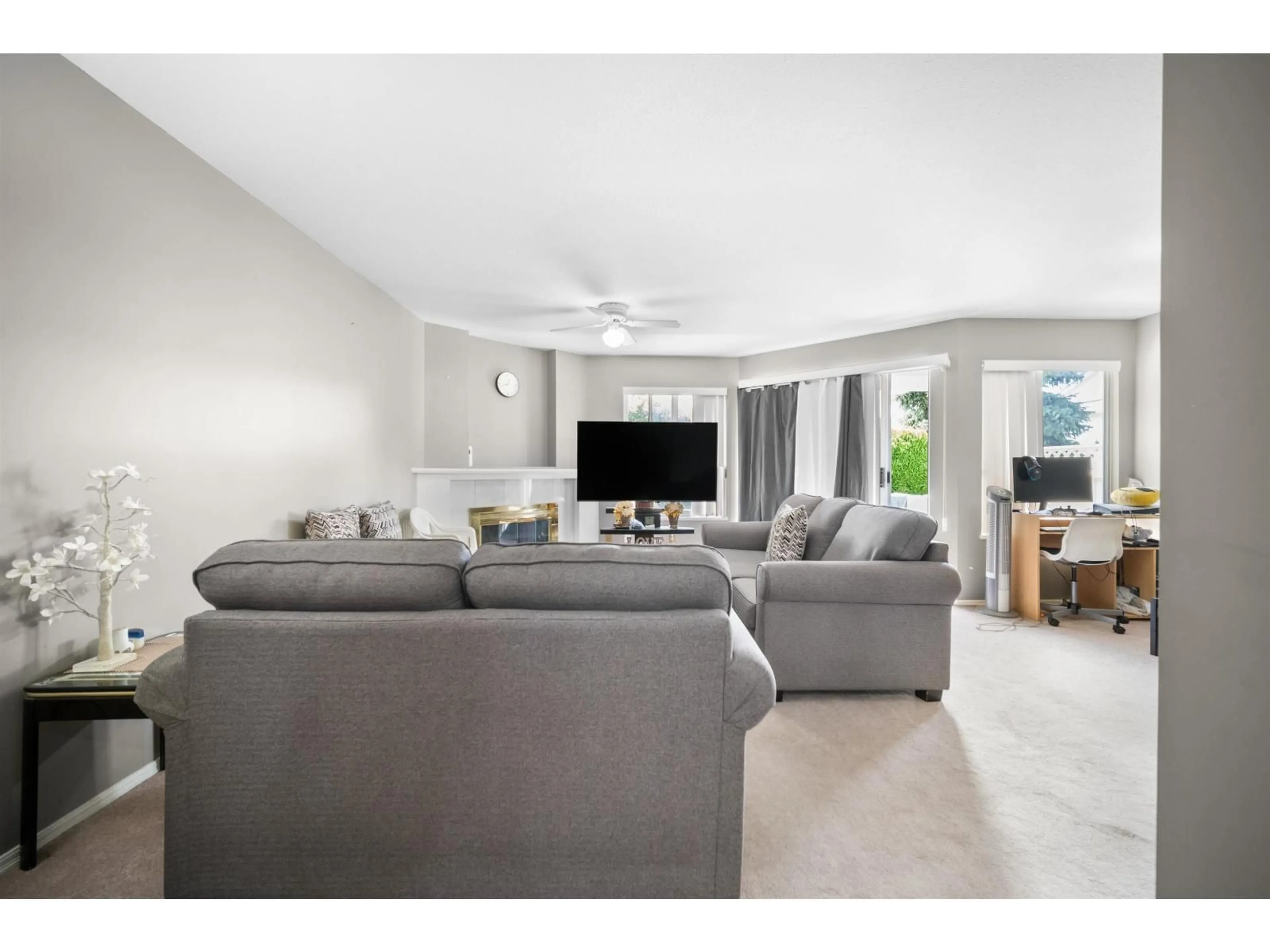 Living room with furniture, unknown for 47 - 9277 122 STREET, Surrey British Columbia V3V7R6