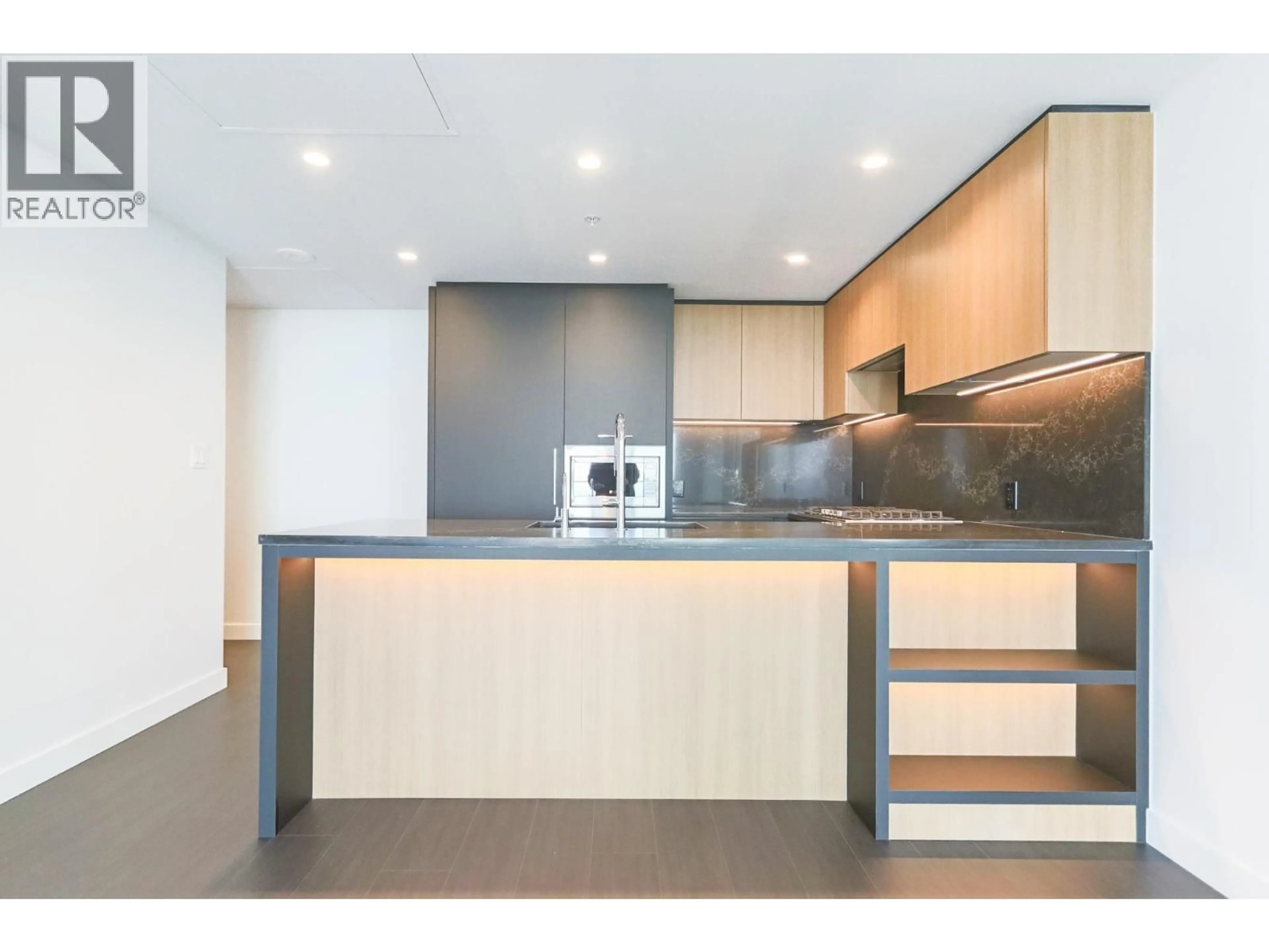 Standard kitchen, wood/laminate floor for 2401 - 6608 SUSSEX AVENUE, Burnaby British Columbia V5H0M3