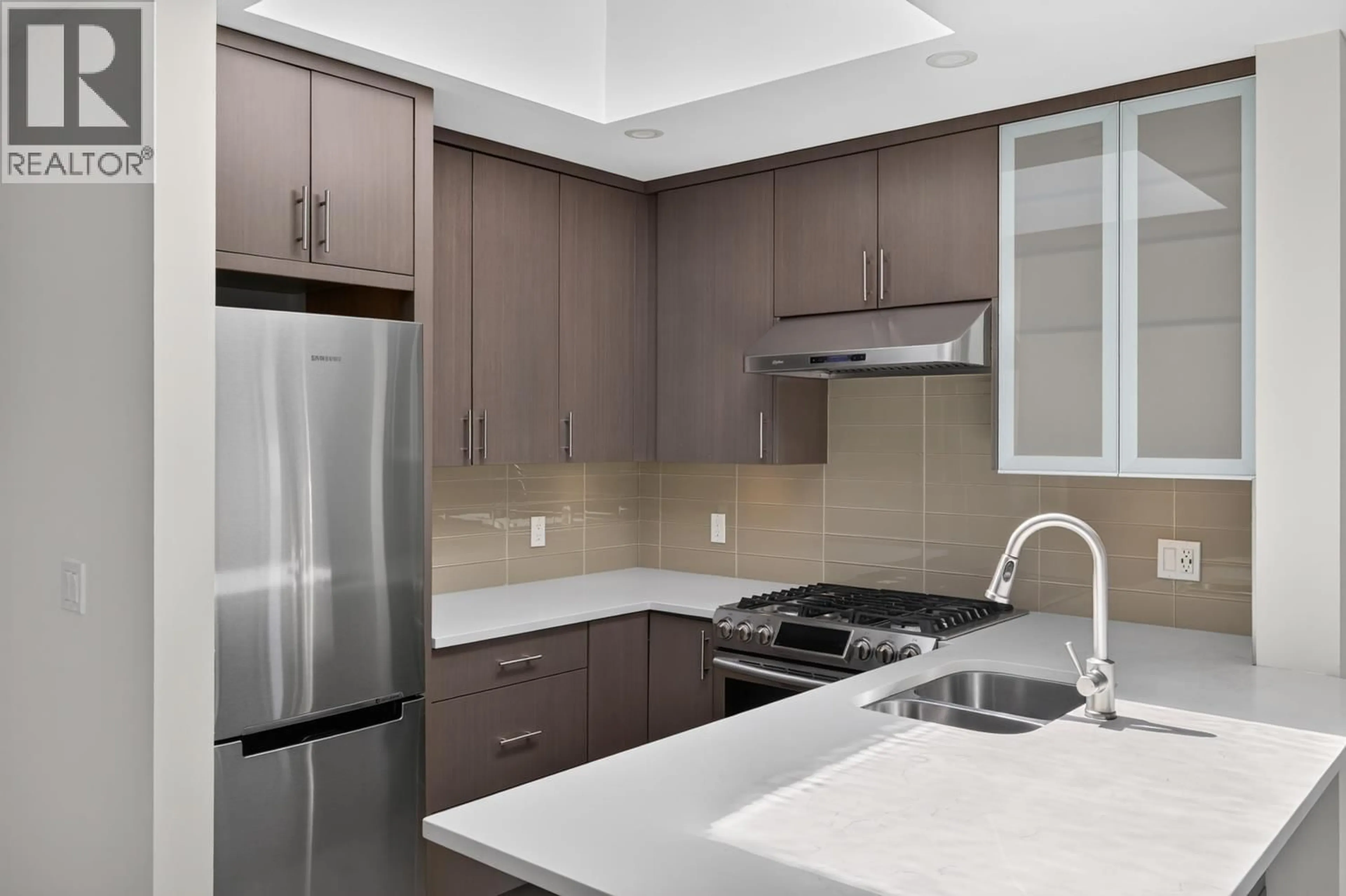 Standard kitchen, unknown for 401 - 688 16TH AVENUE, Vancouver British Columbia V5T2V4