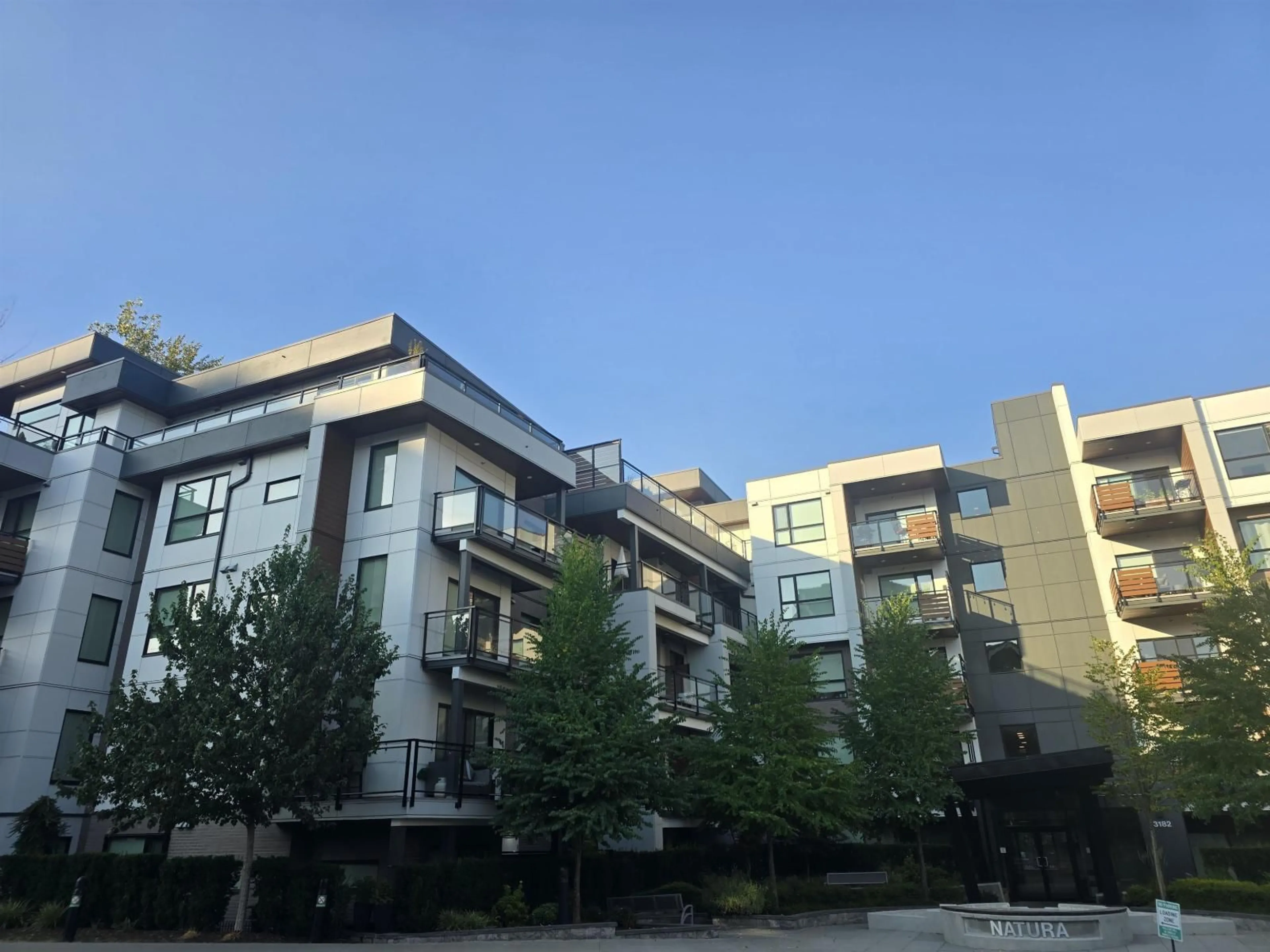 A pic from outside/outdoor area/front of a property/back of a property/a pic from drone, unknown for 205 - 3182 GLADWIN ROAD, Abbotsford British Columbia V2T0K8