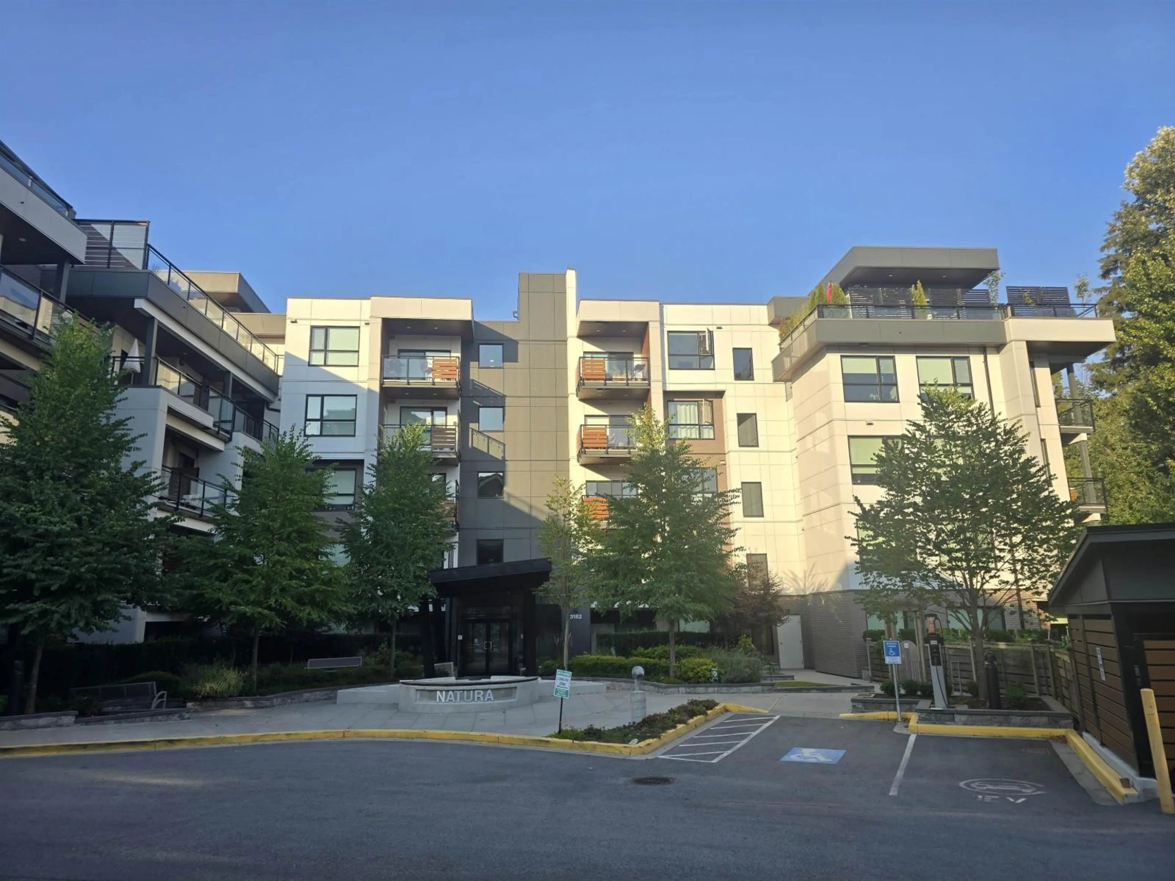 A pic from outside/outdoor area/front of a property/back of a property/a pic from drone, unknown for 205 - 3182 GLADWIN ROAD, Abbotsford British Columbia V2T0K8